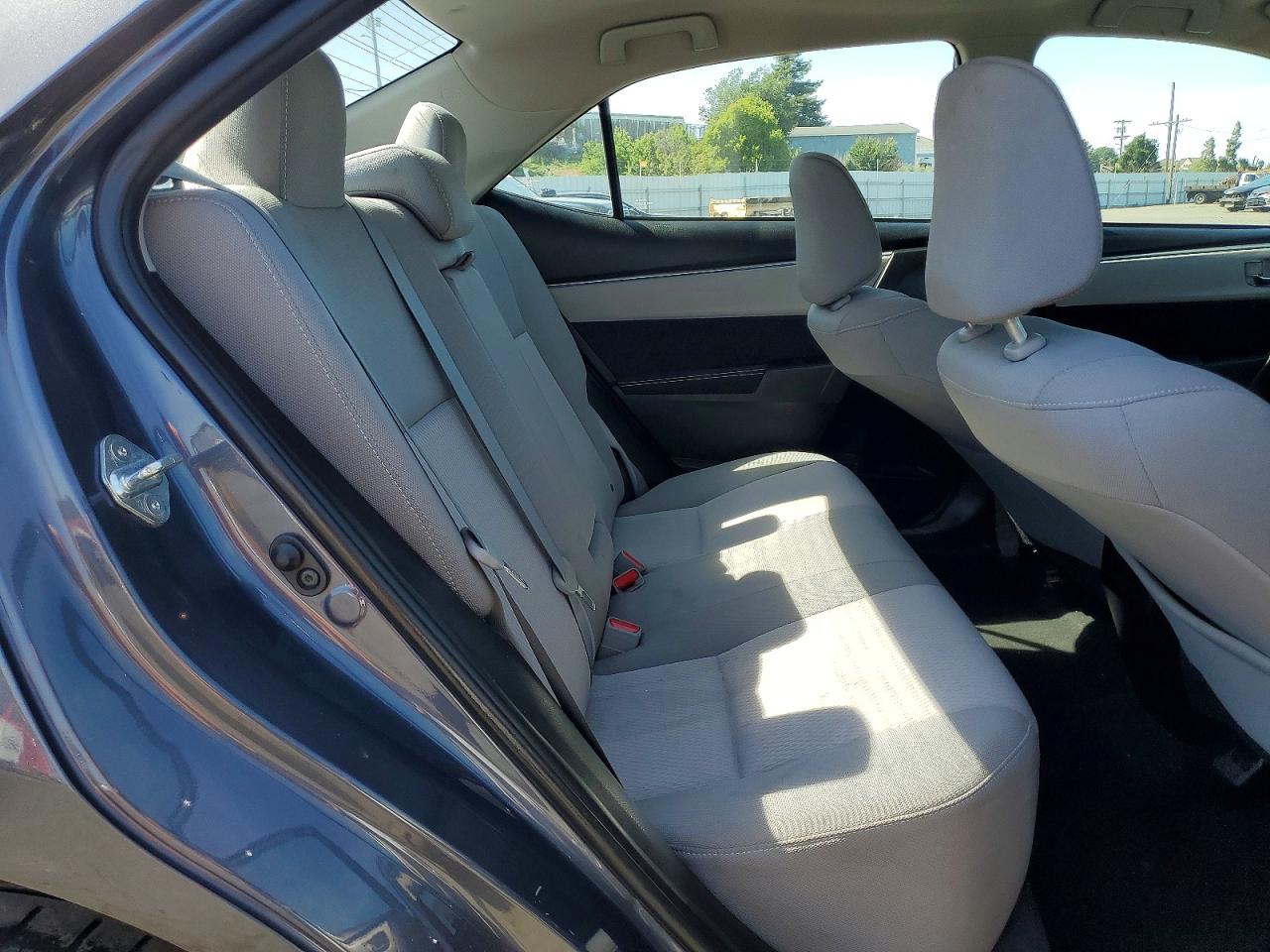 2015 Toyota Corolla Le Gray vin: 5YFBURHE1FP211465