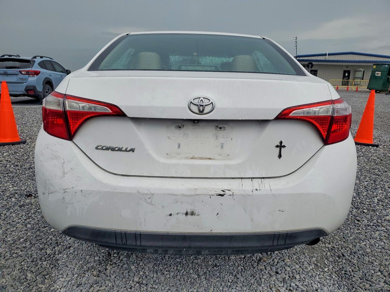 2015 Toyota Corolla Le White vin: 5YFBURHE1FP211725