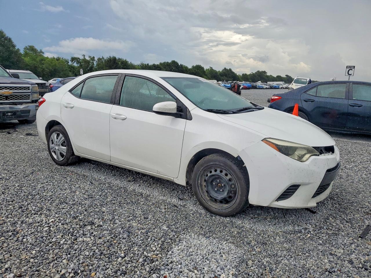 2015 Toyota Corolla Le White vin: 5YFBURHE1FP211725