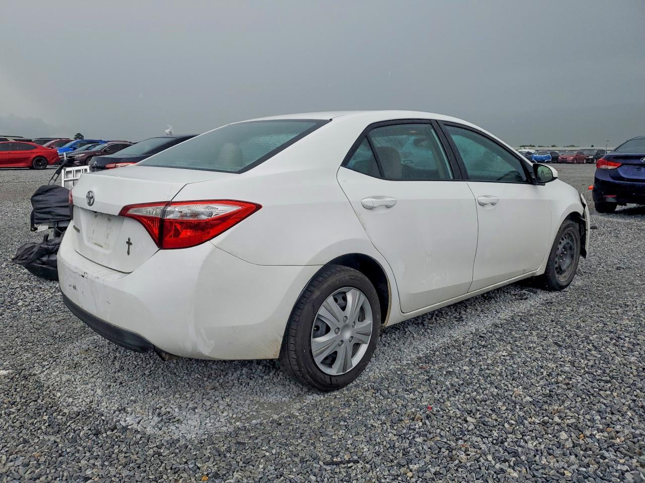 2015 Toyota Corolla Le White vin: 5YFBURHE1FP211725