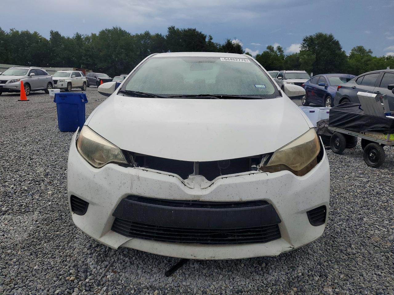 2015 Toyota Corolla Le White vin: 5YFBURHE1FP211725