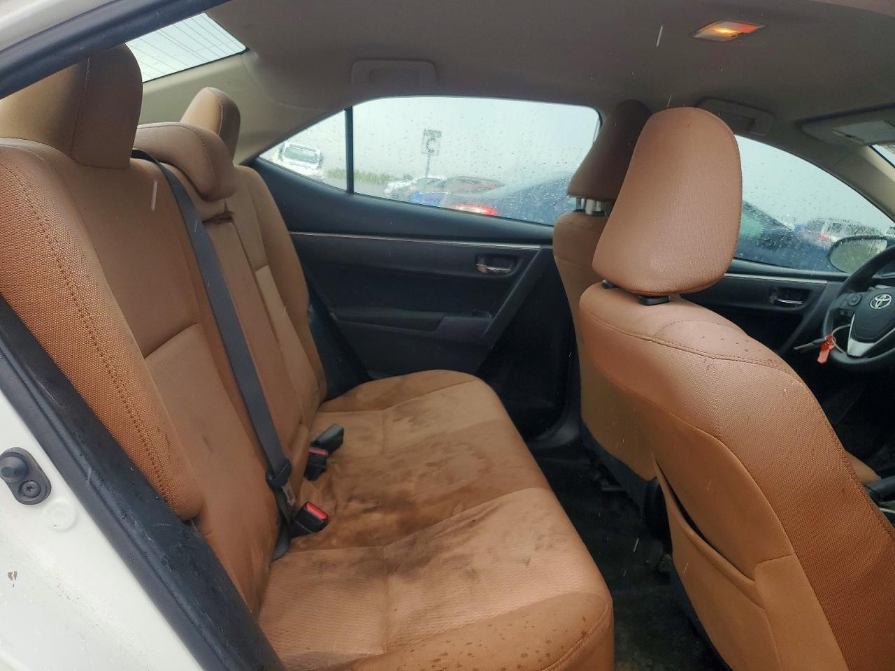 2015 Toyota Corolla Le White vin: 5YFBURHE1FP211725
