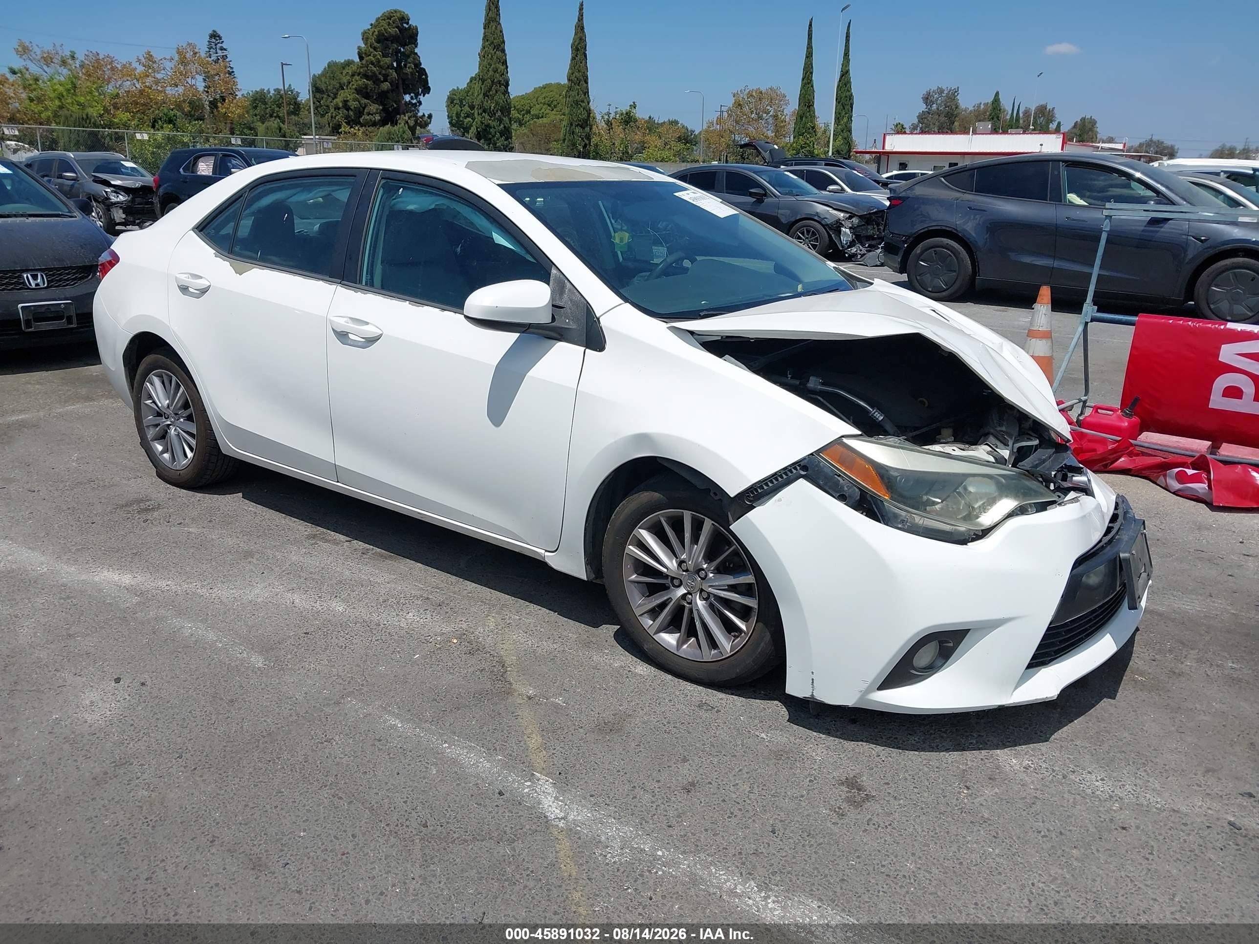 2015 Toyota Corolla Le Plus White vin: 5YFBURHE1FP220358