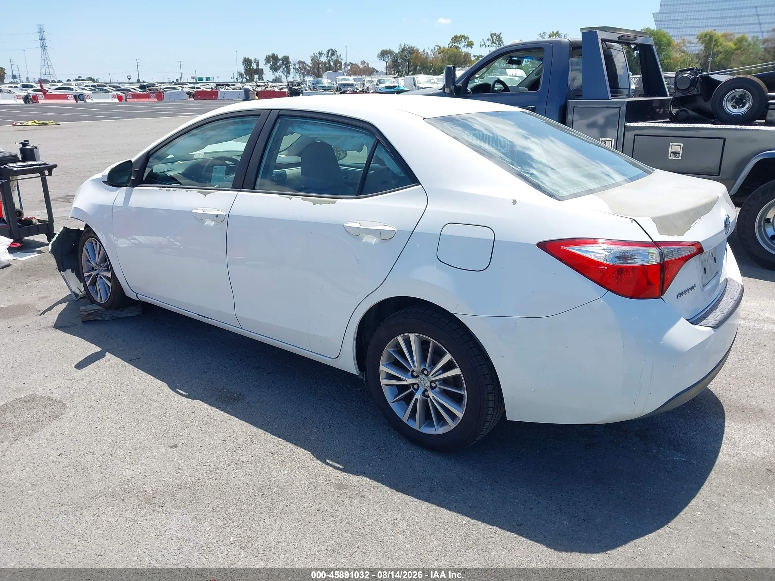 2015 Toyota Corolla Le Plus White vin: 5YFBURHE1FP220358