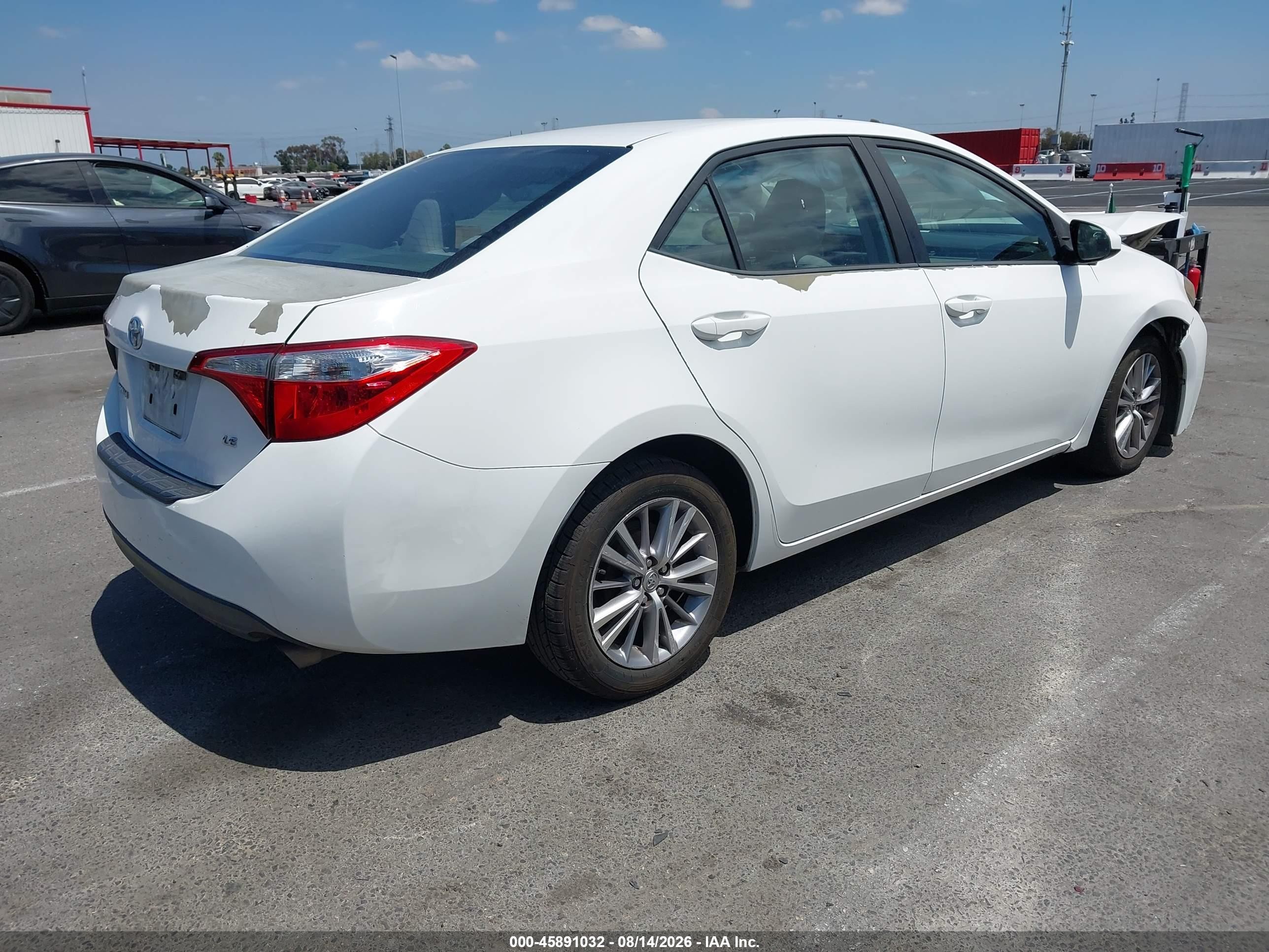 2015 Toyota Corolla Le Plus White vin: 5YFBURHE1FP220358