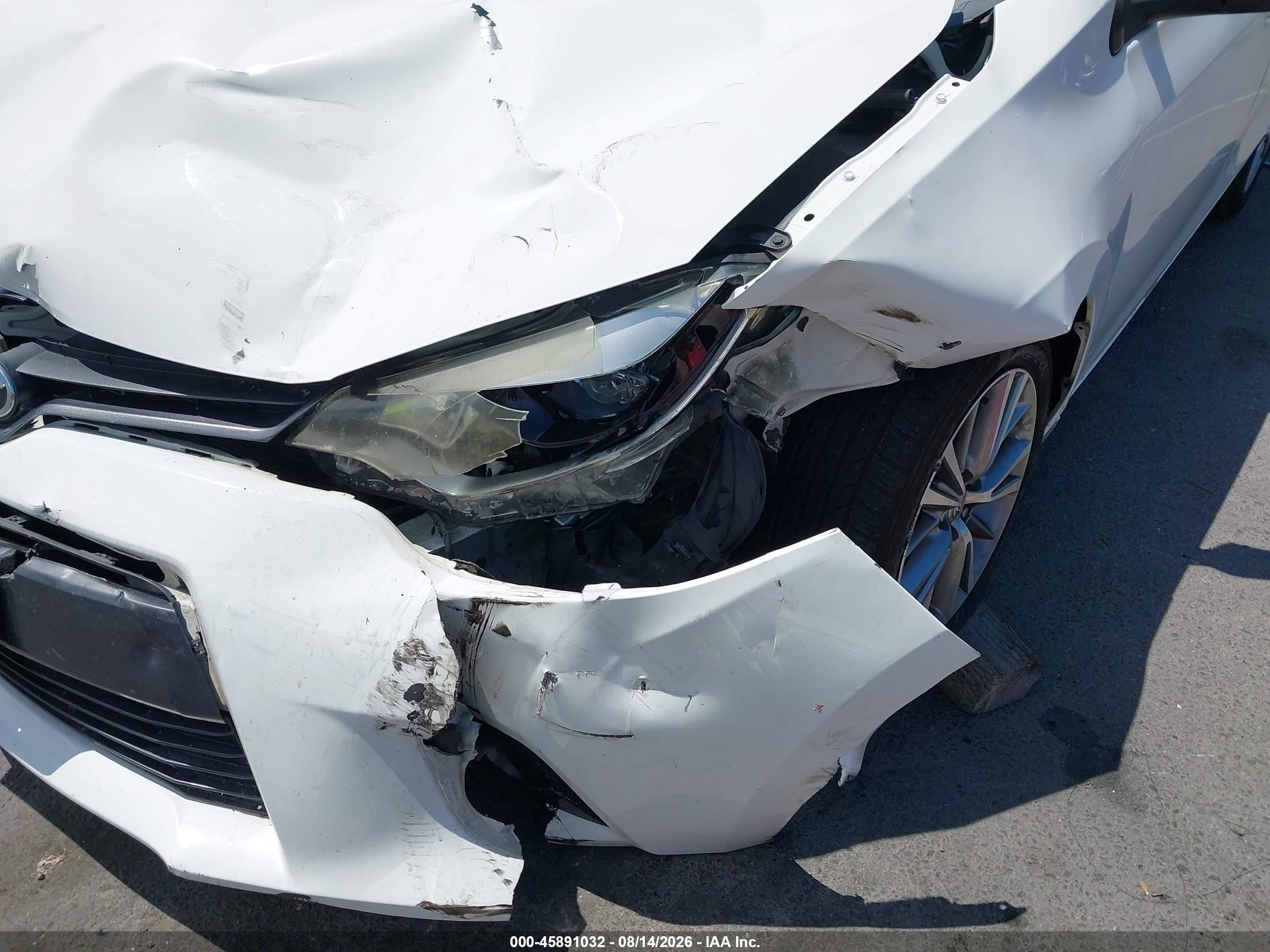 2015 Toyota Corolla Le Plus White vin: 5YFBURHE1FP220358
