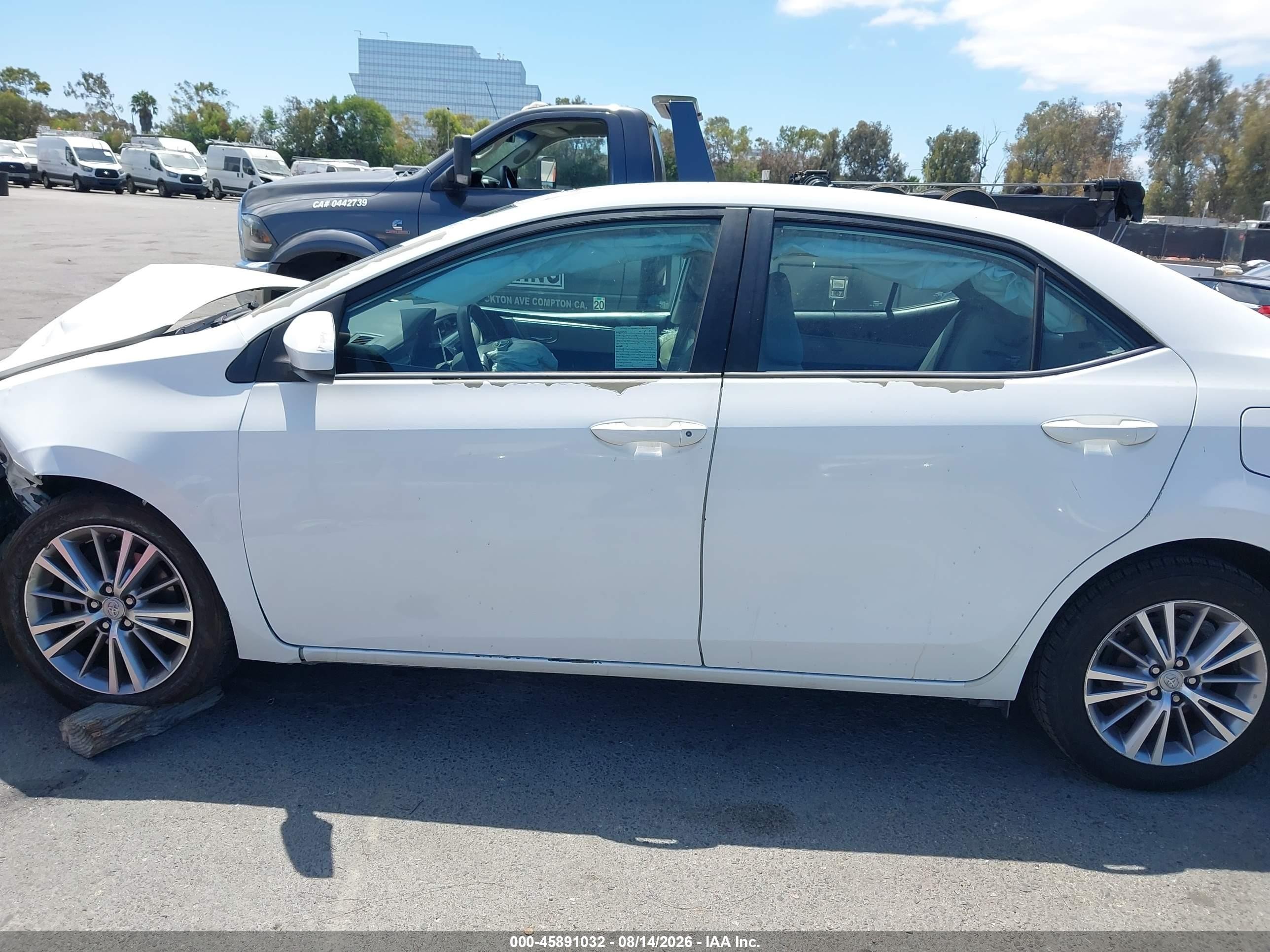 2015 Toyota Corolla Le Plus White vin: 5YFBURHE1FP220358