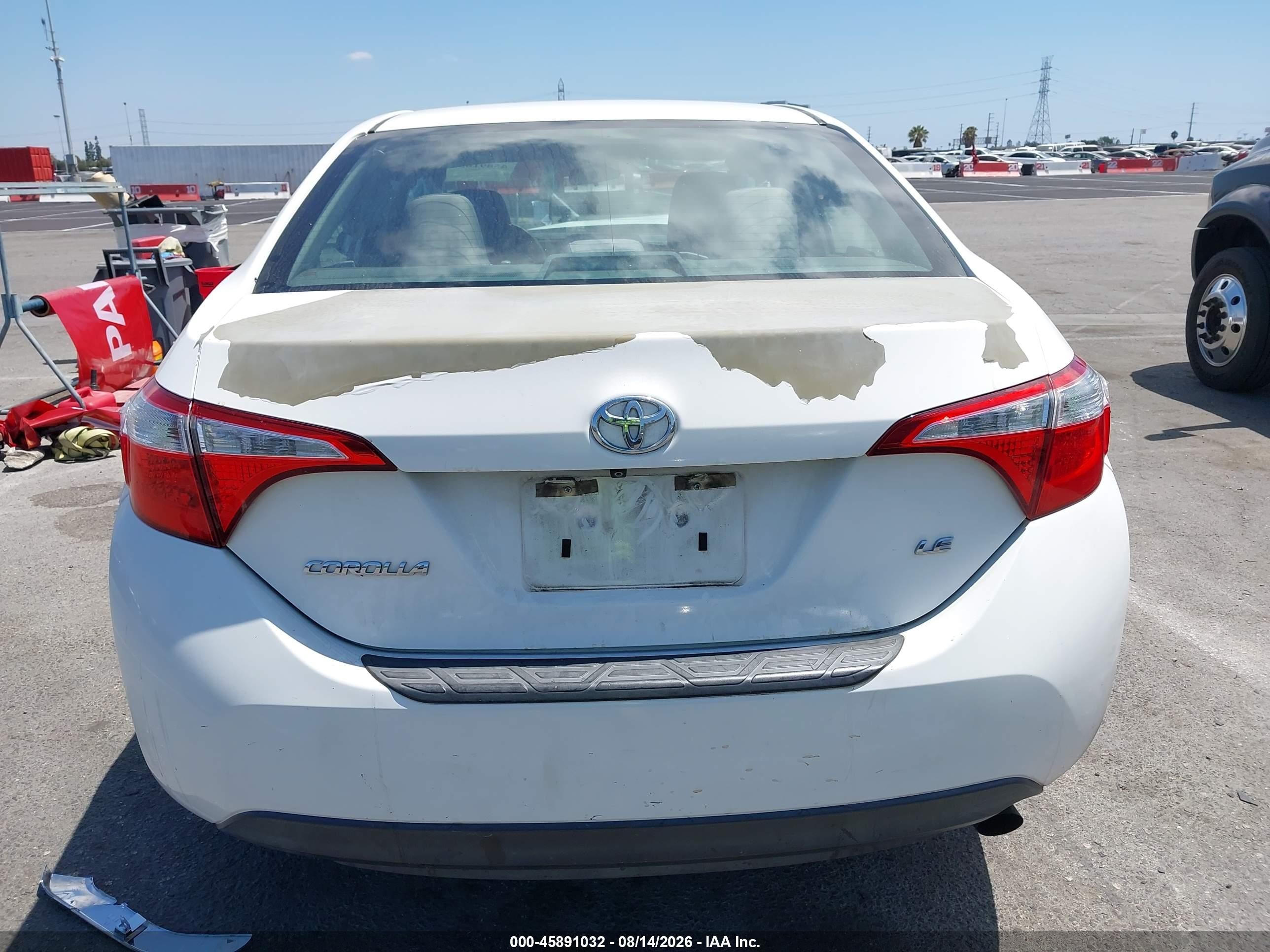 2015 Toyota Corolla Le Plus White vin: 5YFBURHE1FP220358