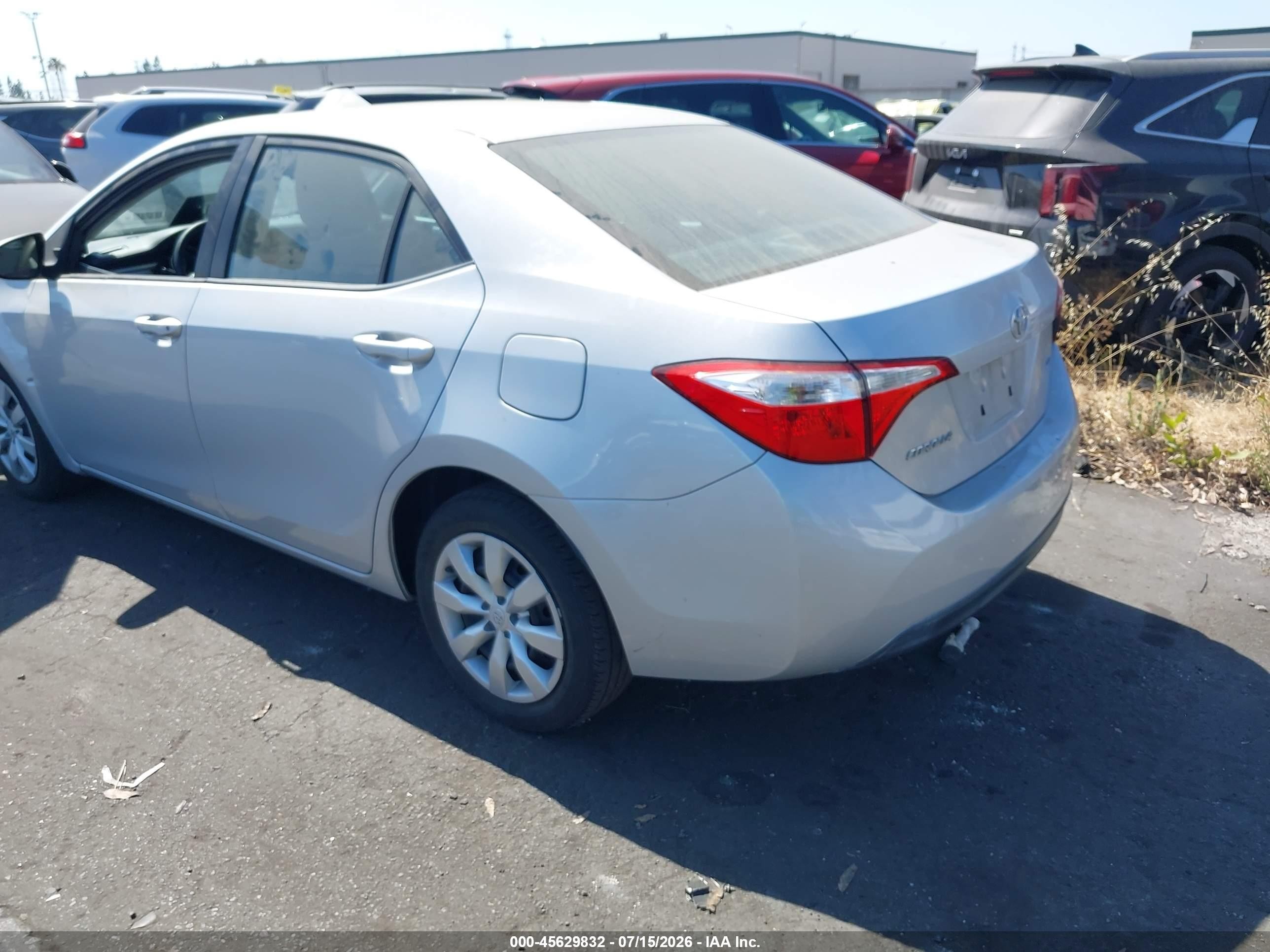 2015 Toyota Corolla Le Silver vin: 5YFBURHE1FP223745