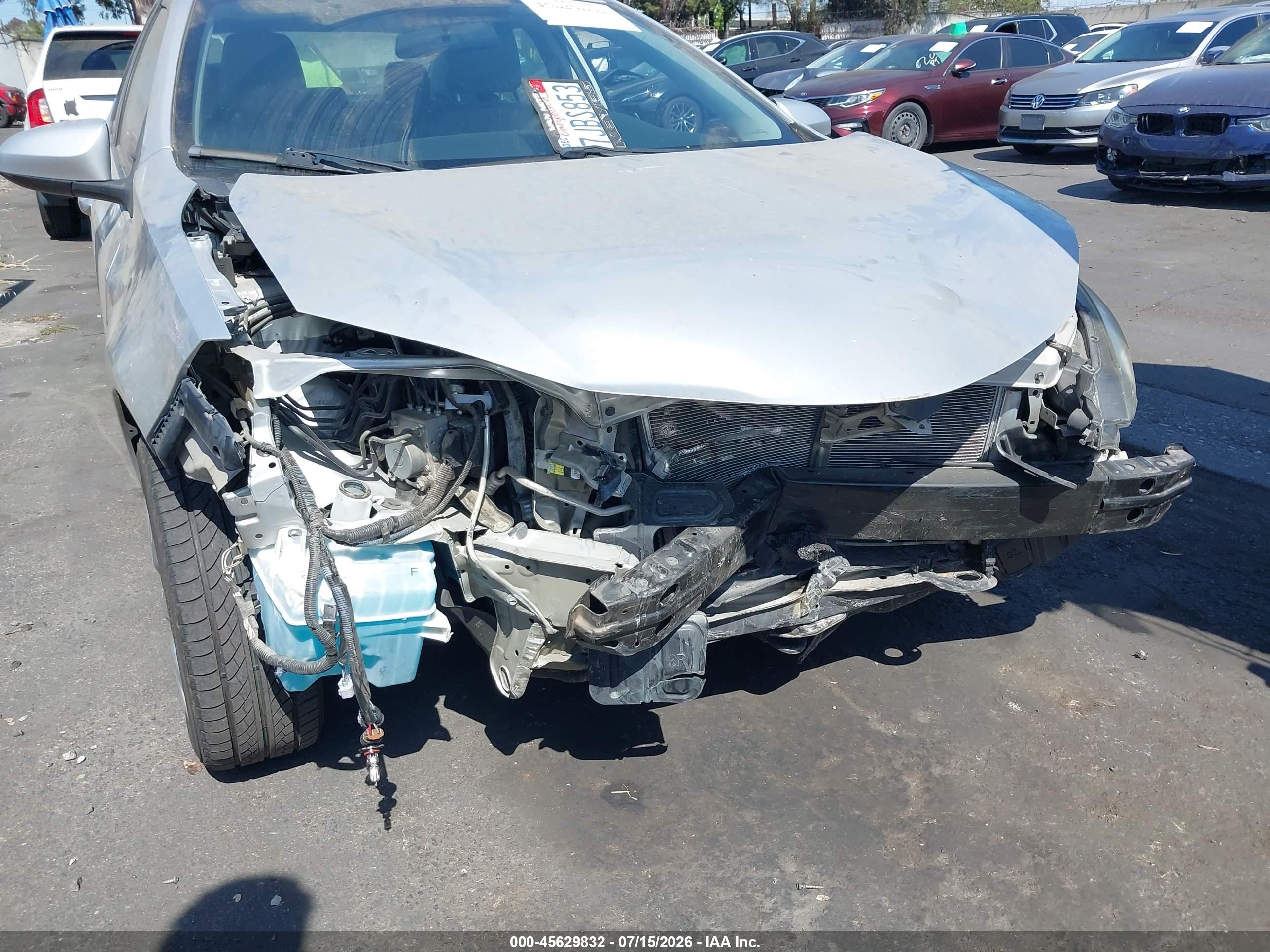 2015 Toyota Corolla Le Silver vin: 5YFBURHE1FP223745