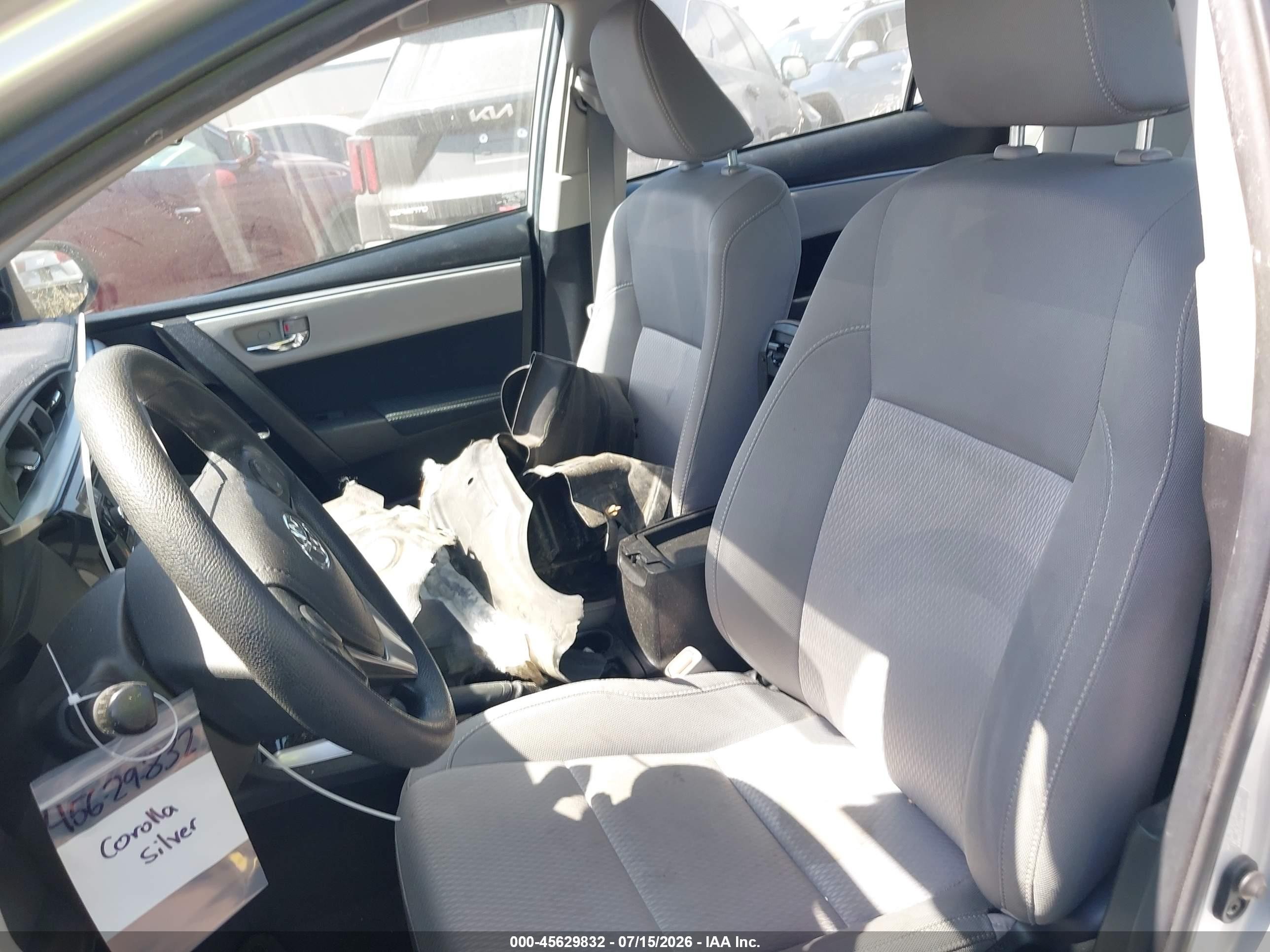 2015 Toyota Corolla Le Silver vin: 5YFBURHE1FP223745