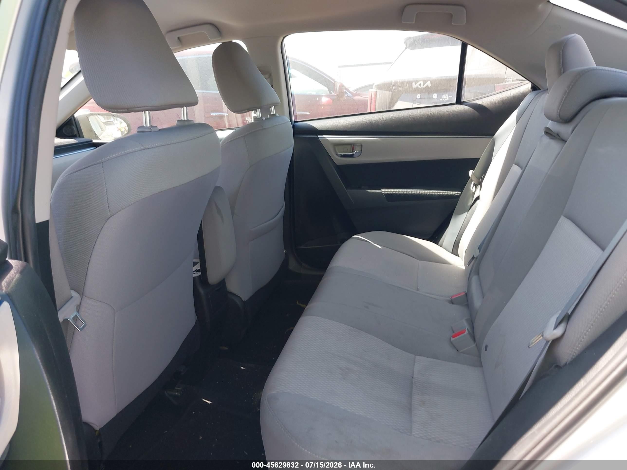 2015 Toyota Corolla Le Silver vin: 5YFBURHE1FP223745