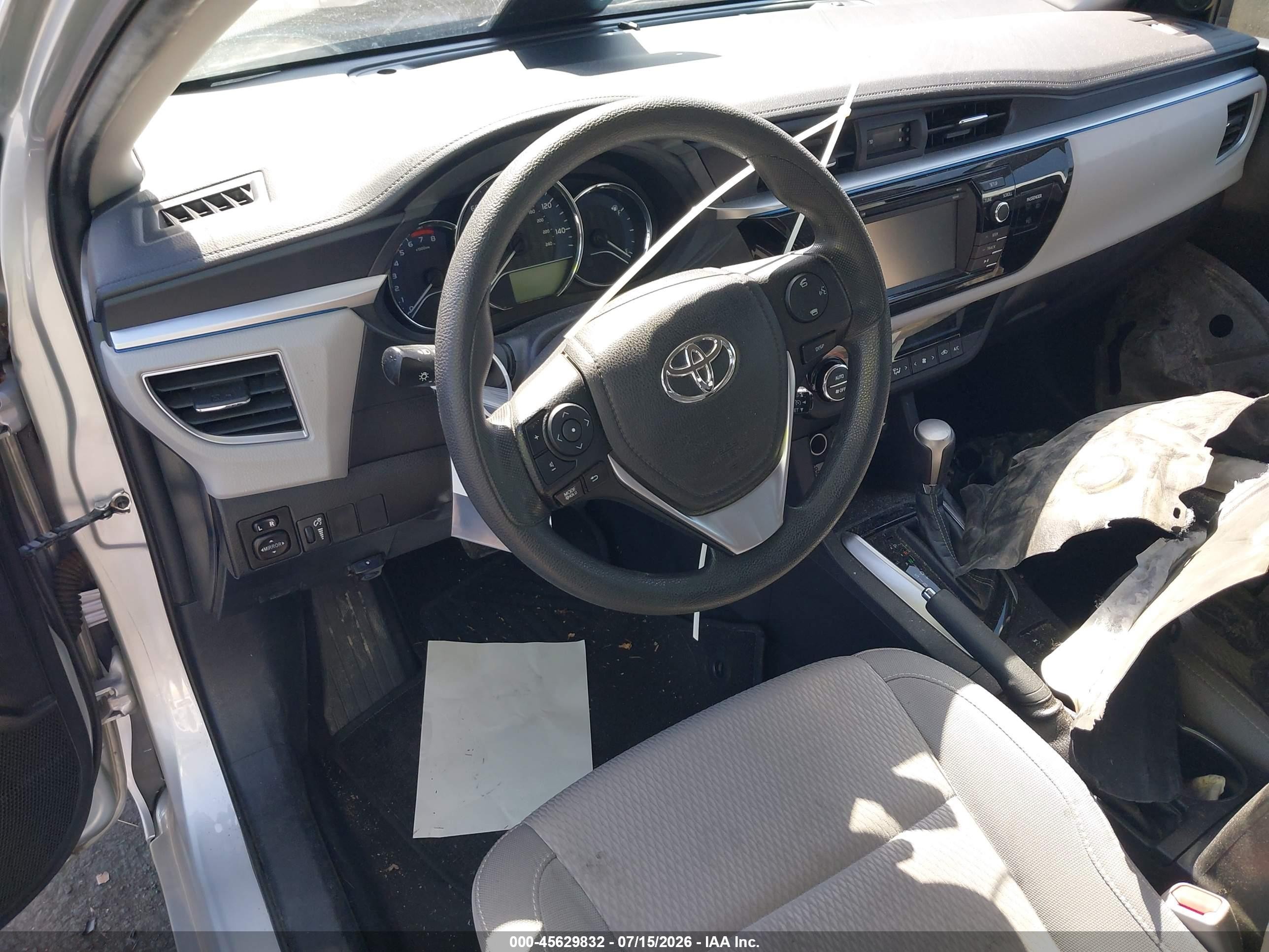 2015 Toyota Corolla Le Silver vin: 5YFBURHE1FP223745