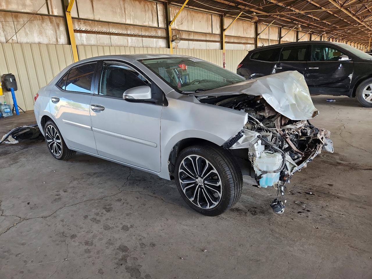 2015 Toyota Corolla Silver vin: 5YFBURHE1FP231912
