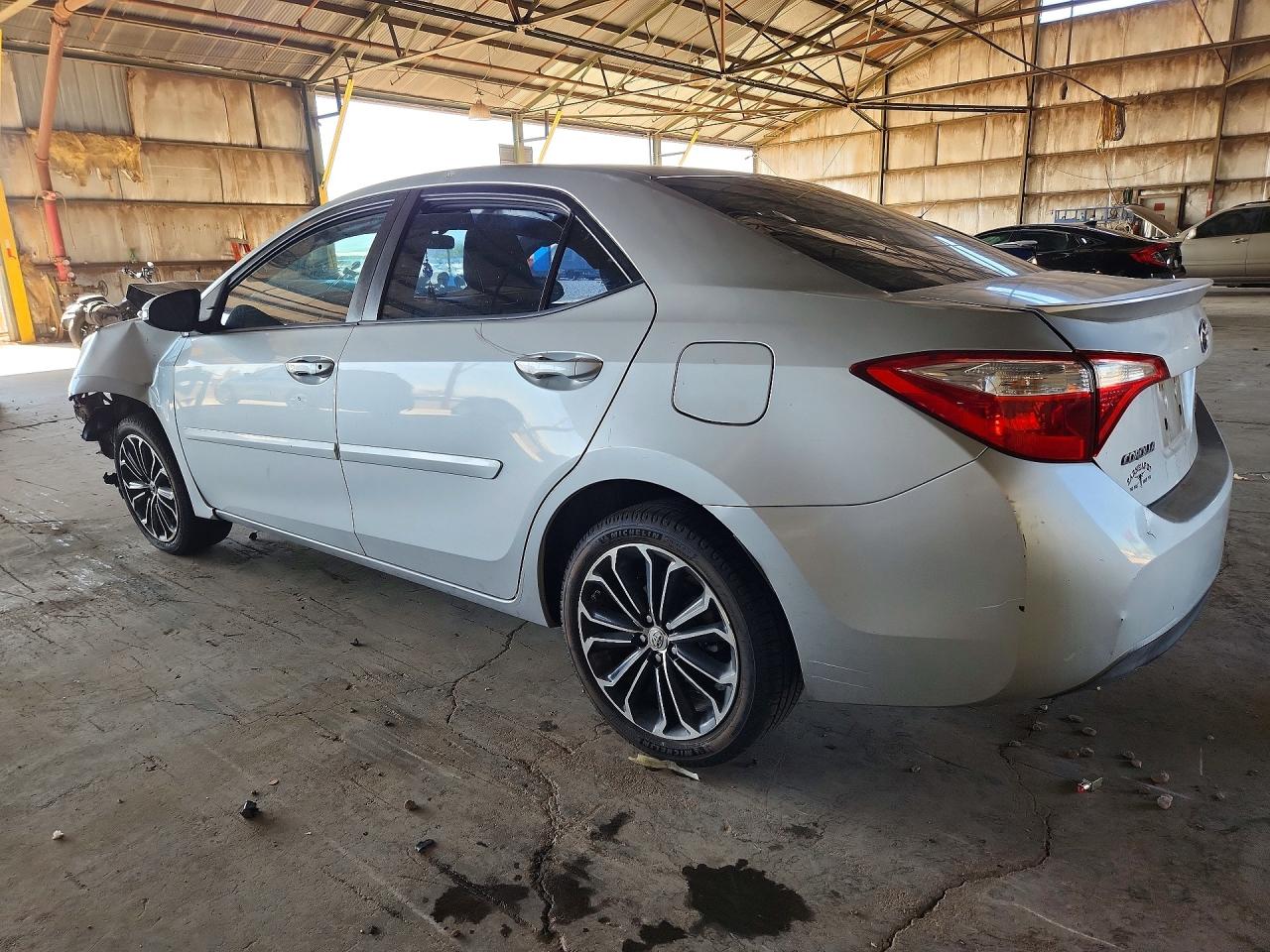 2015 Toyota Corolla Silver vin: 5YFBURHE1FP231912