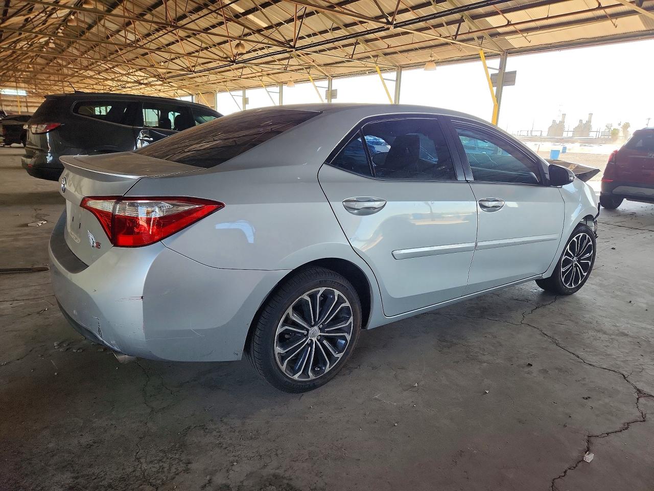 2015 Toyota Corolla Silver vin: 5YFBURHE1FP231912