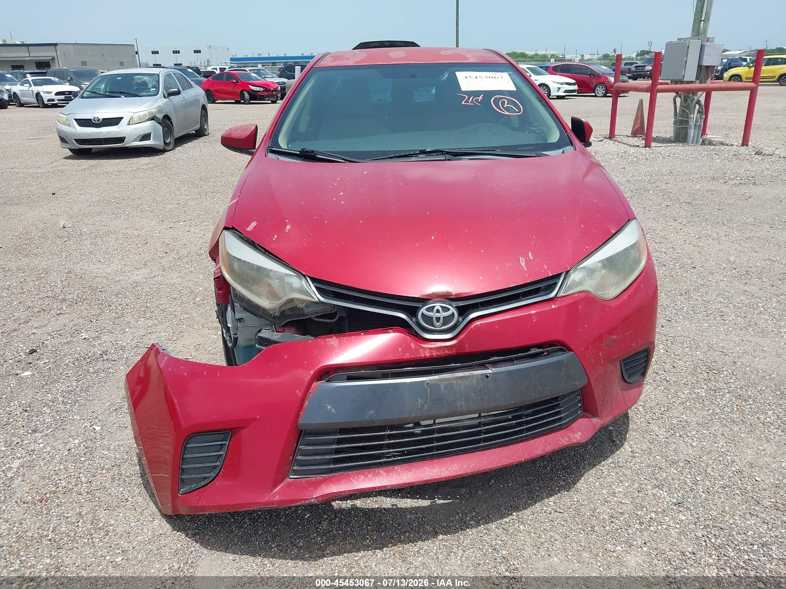 2015 Toyota Corolla Le Красный vin: 5YFBURHE1FP245468