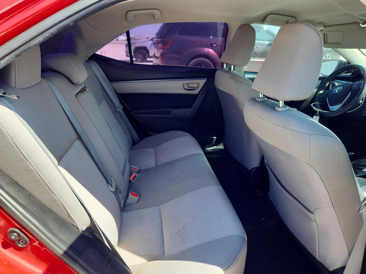 2015 Toyota Corolla Le Red vin: 5YFBURHE1FP250704