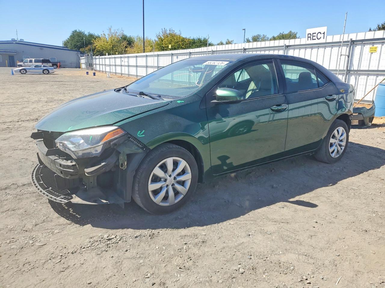2015 Toyota Corolla Le Green vin: 5YFBURHE1FP251870