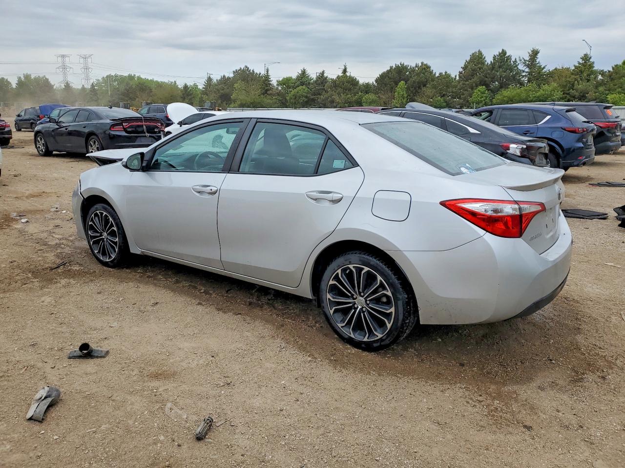 2015 Toyota Corolla S Plus Серебряный vin: 5YFBURHE1FP253182