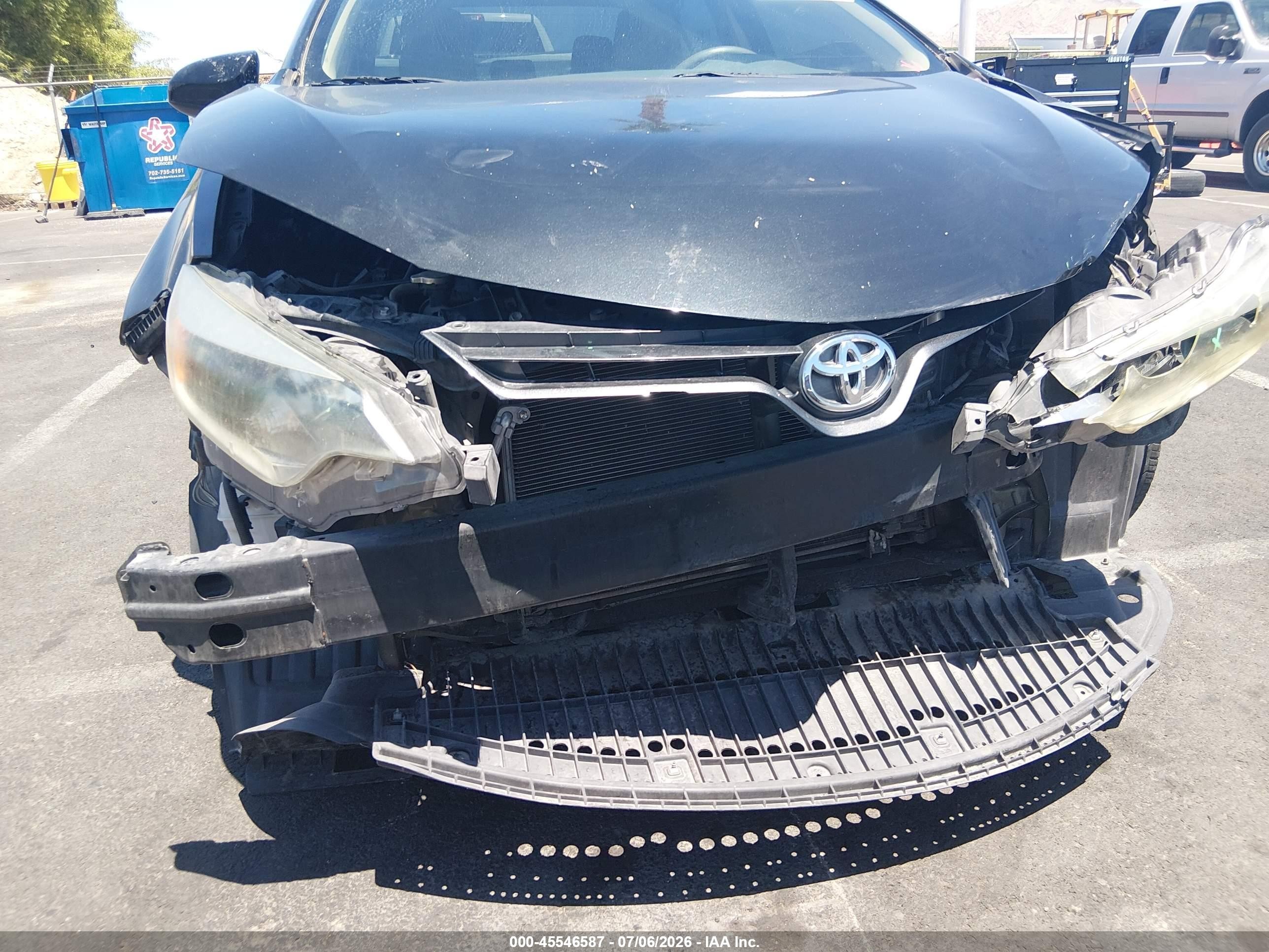2015 Toyota Corolla Le Черный vin: 5YFBURHE1FP256289