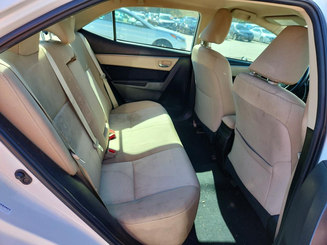2015 Toyota Corolla Le White vin: 5YFBURHE1FP272296