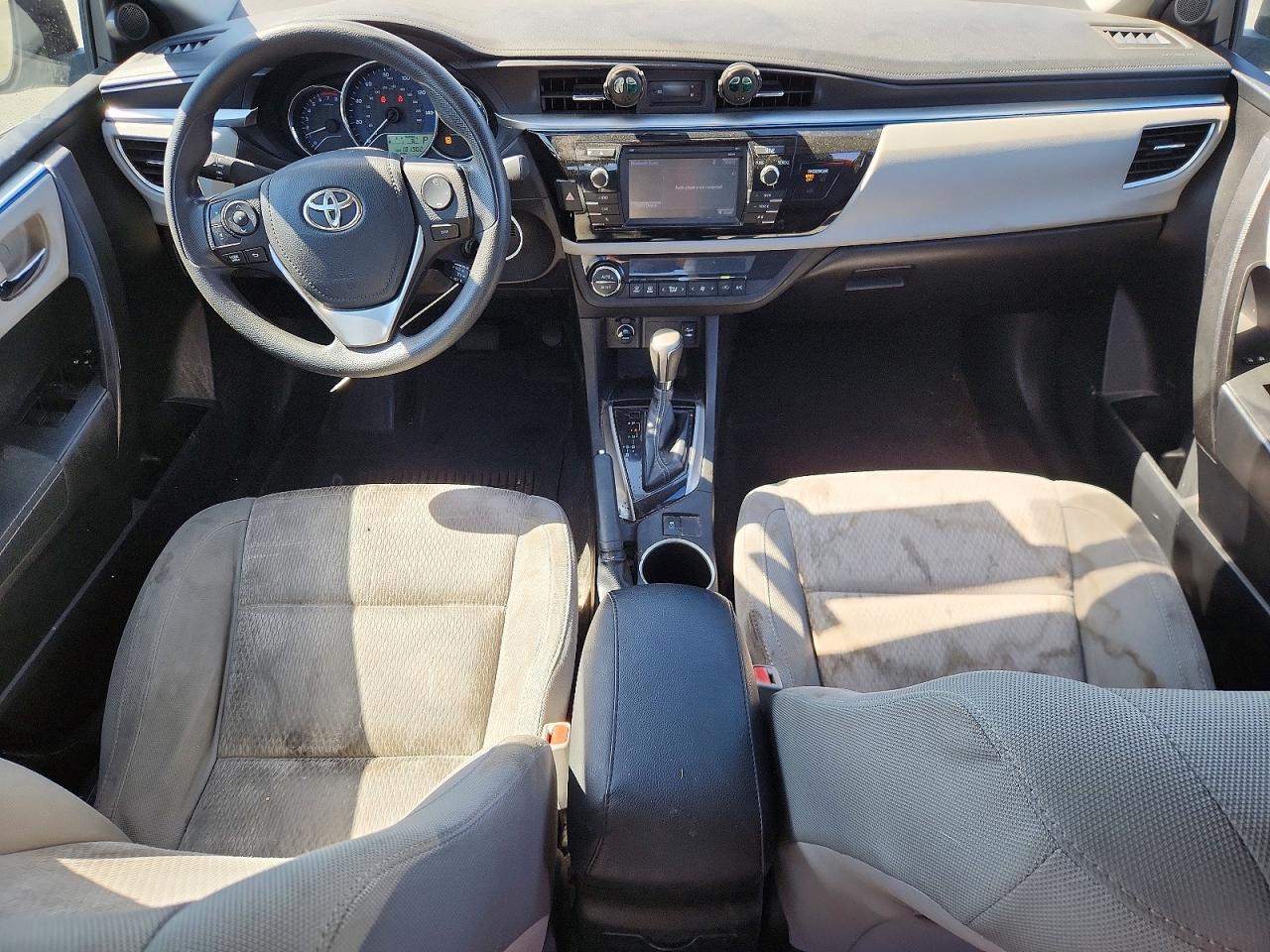 2015 Toyota Corolla Le White vin: 5YFBURHE1FP297781