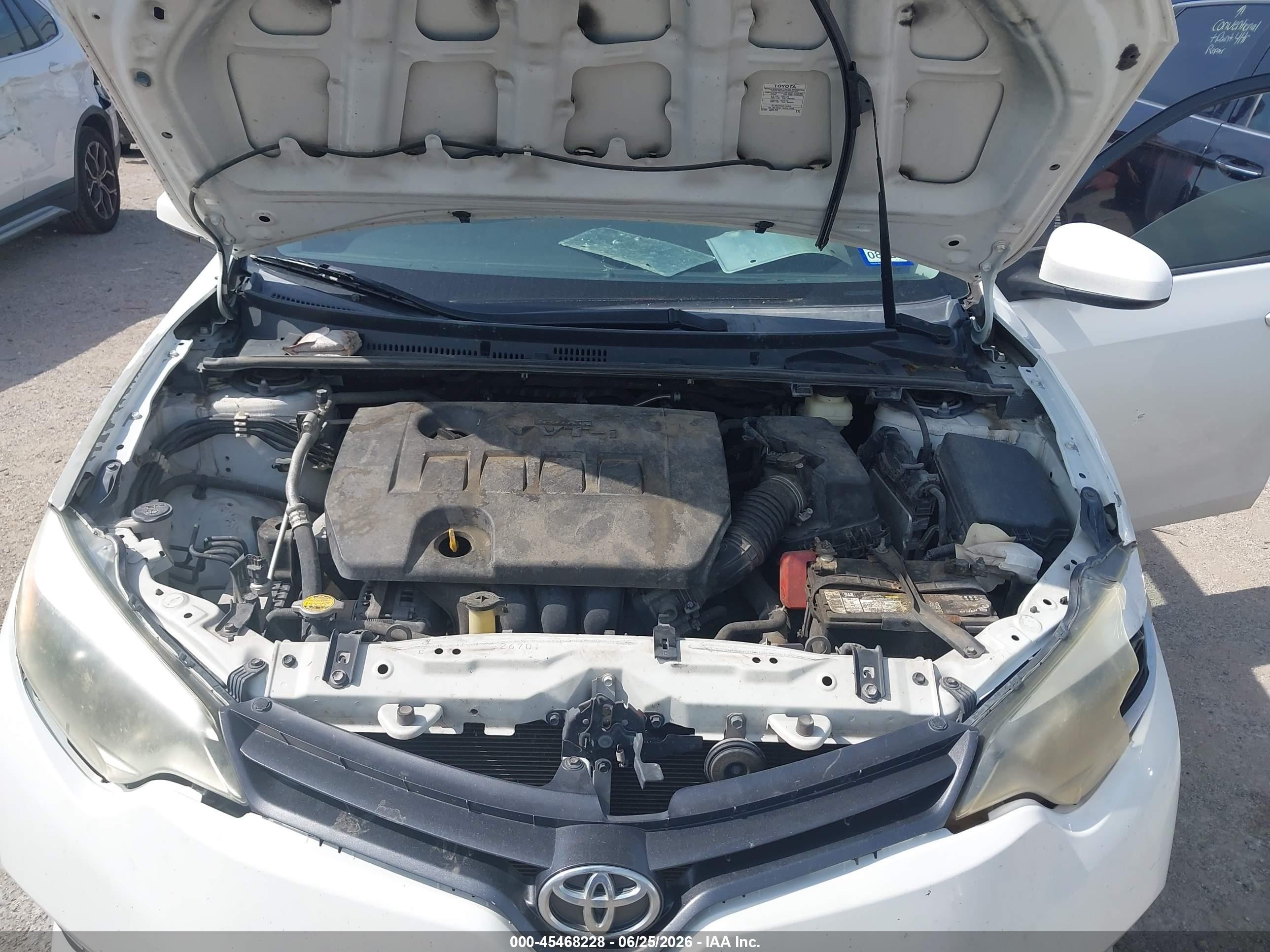 2015 Toyota Corolla Le White vin: 5YFBURHE1FP302221