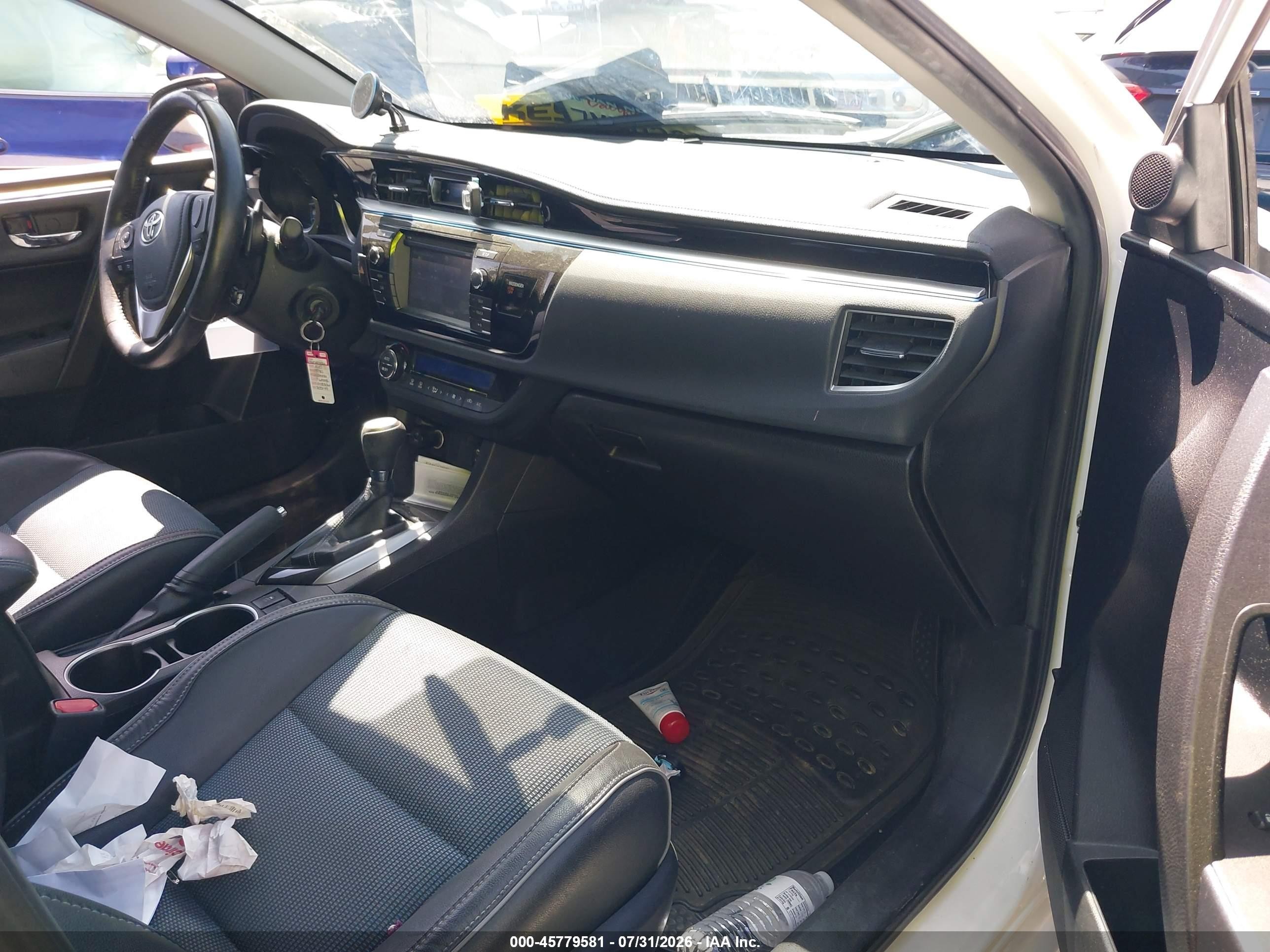 2015 Toyota Corolla S Plus White vin: 5YFBURHE1FP305149