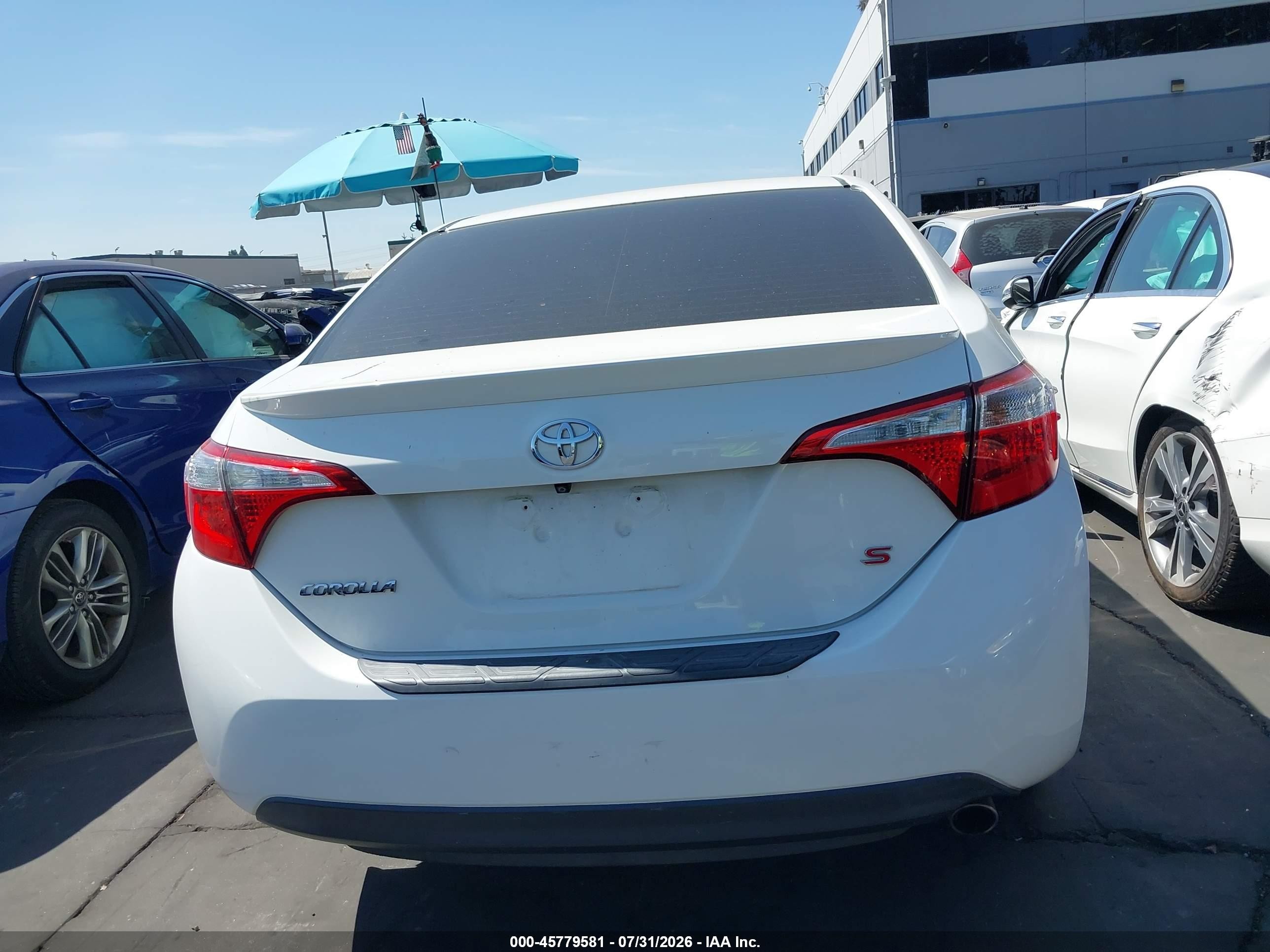 2015 Toyota Corolla S Plus White vin: 5YFBURHE1FP305149