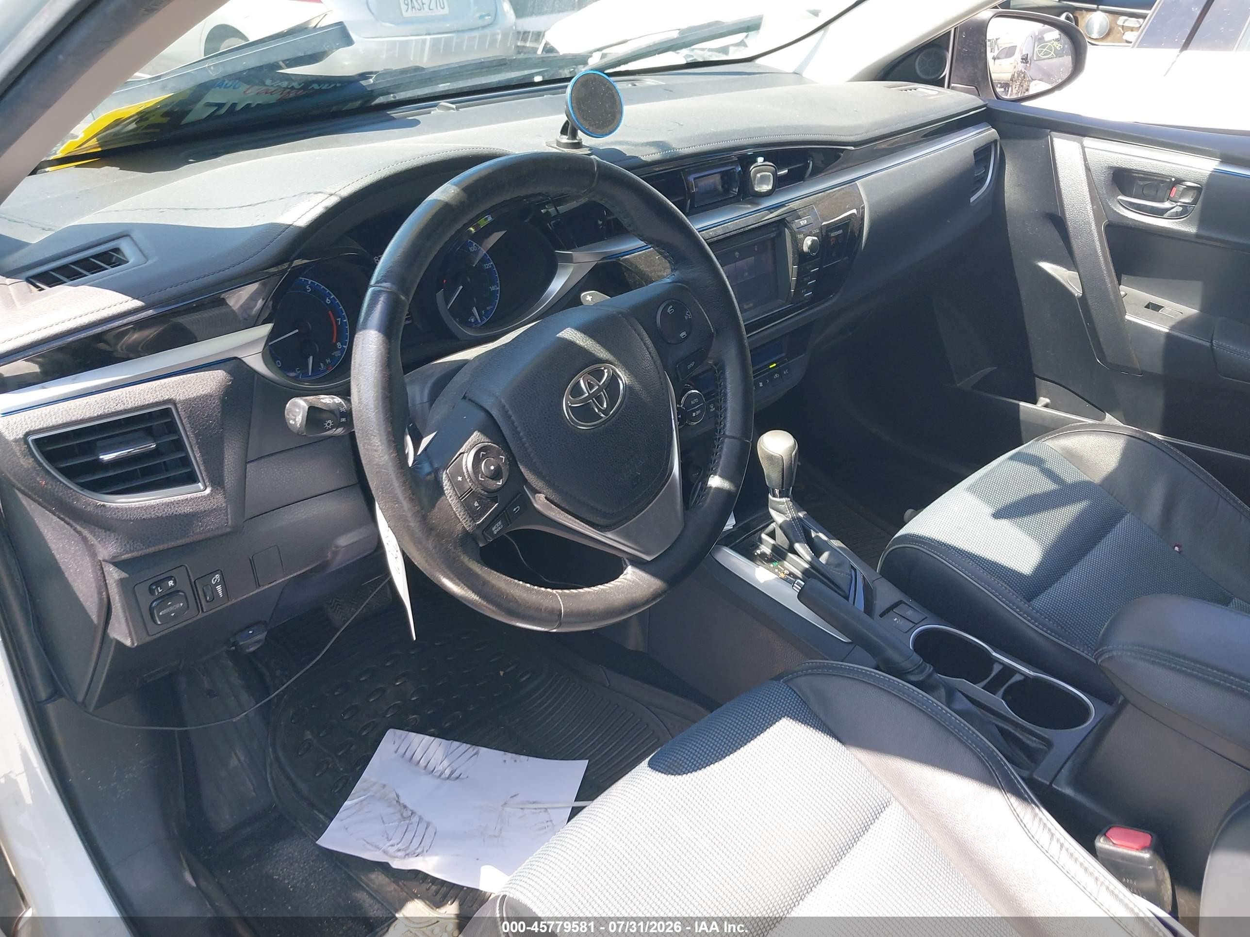 2015 Toyota Corolla S Plus White vin: 5YFBURHE1FP305149
