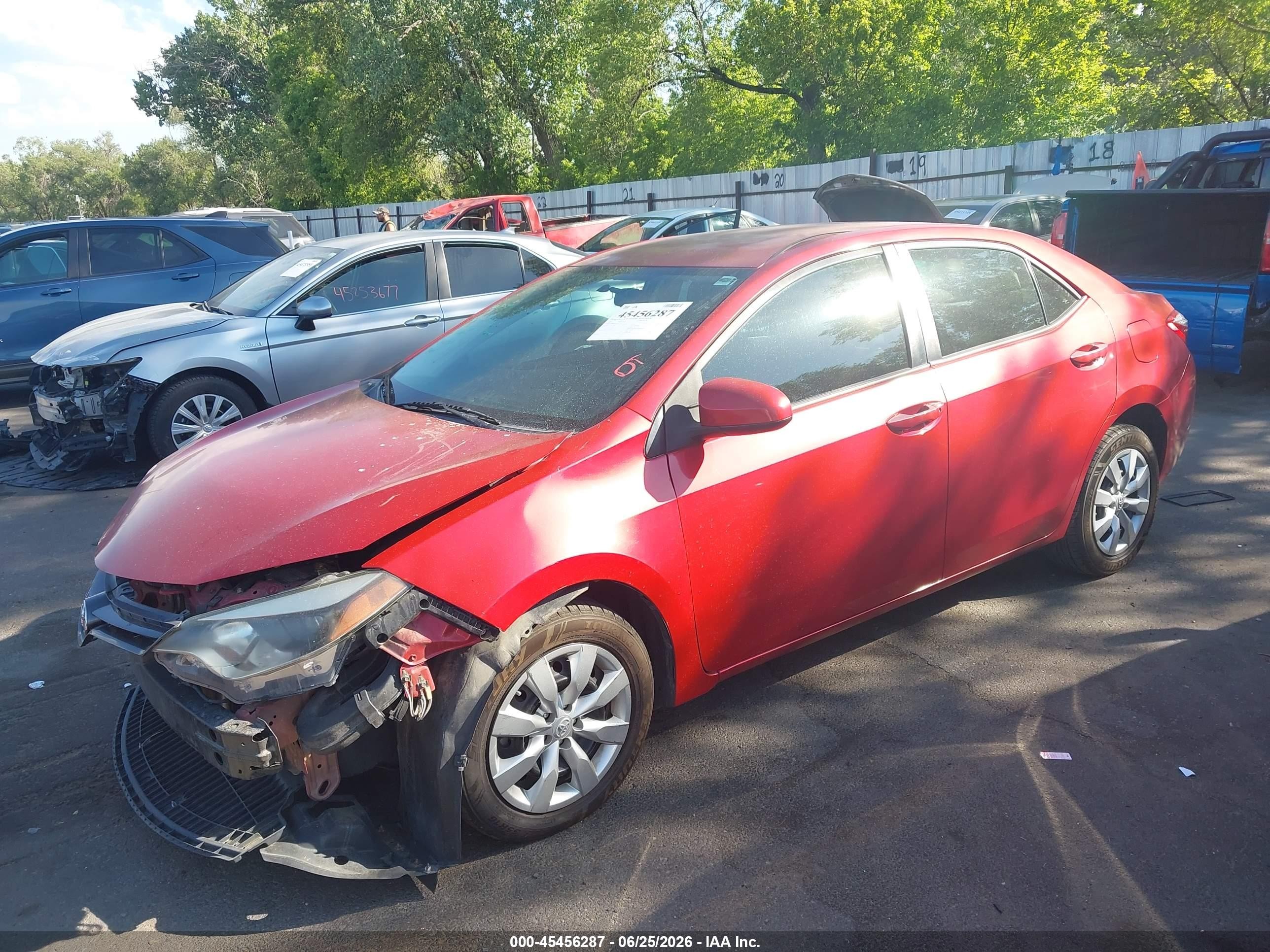 2015 Toyota Corolla Le Красный vin: 5YFBURHE1FP320329