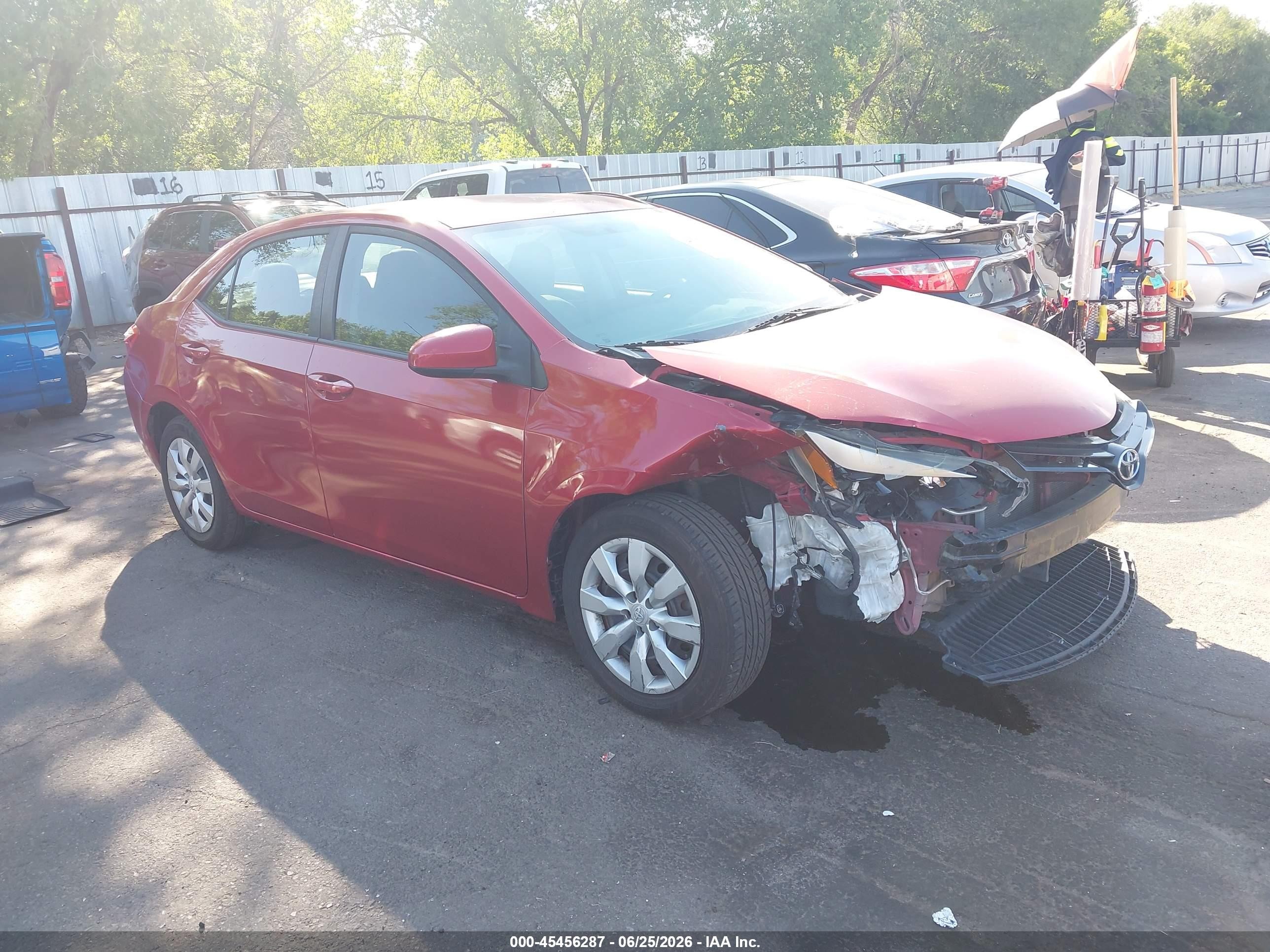 2015 Toyota Corolla Le Red vin: 5YFBURHE1FP320329