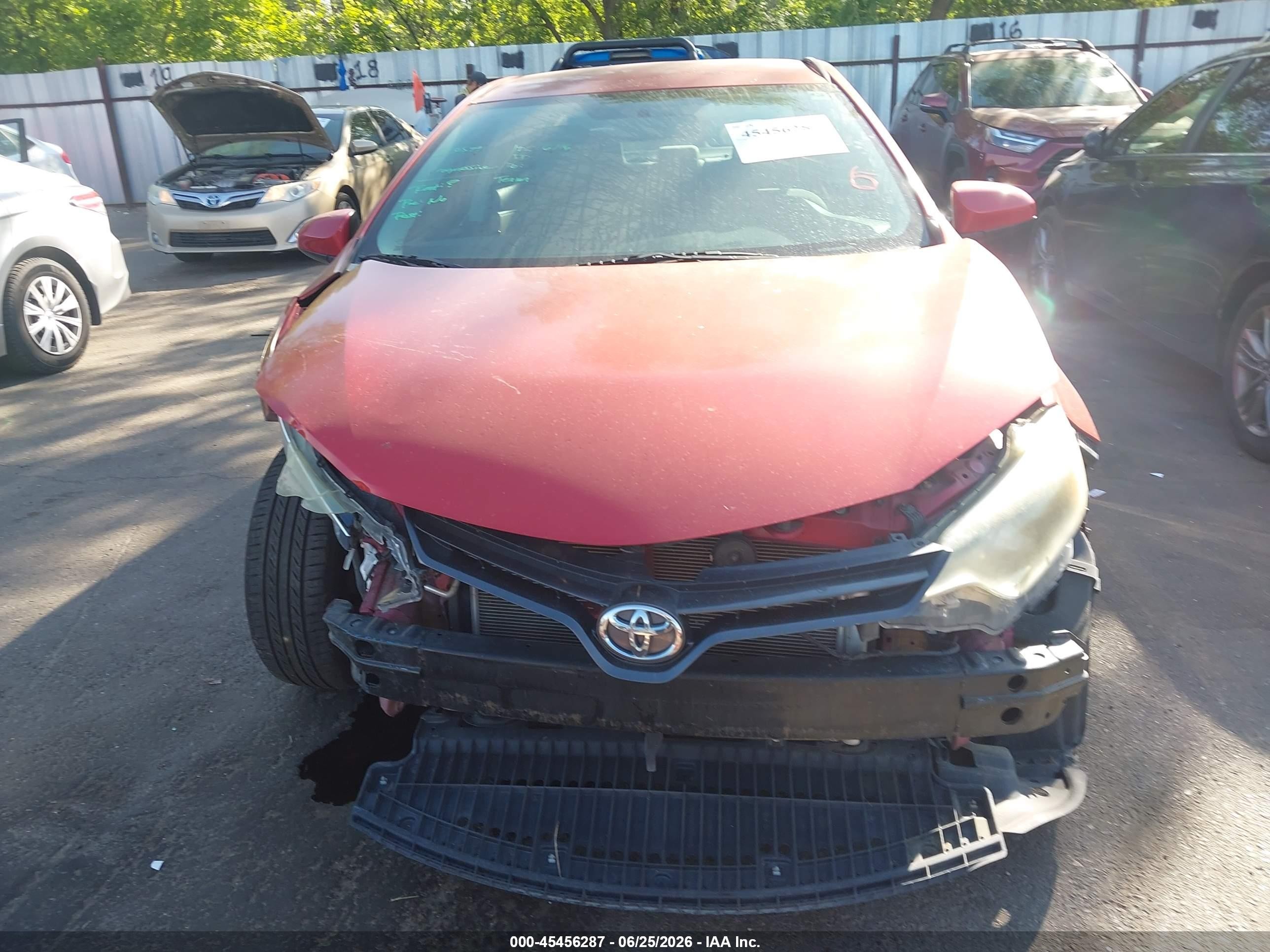 2015 Toyota Corolla Le Красный vin: 5YFBURHE1FP320329