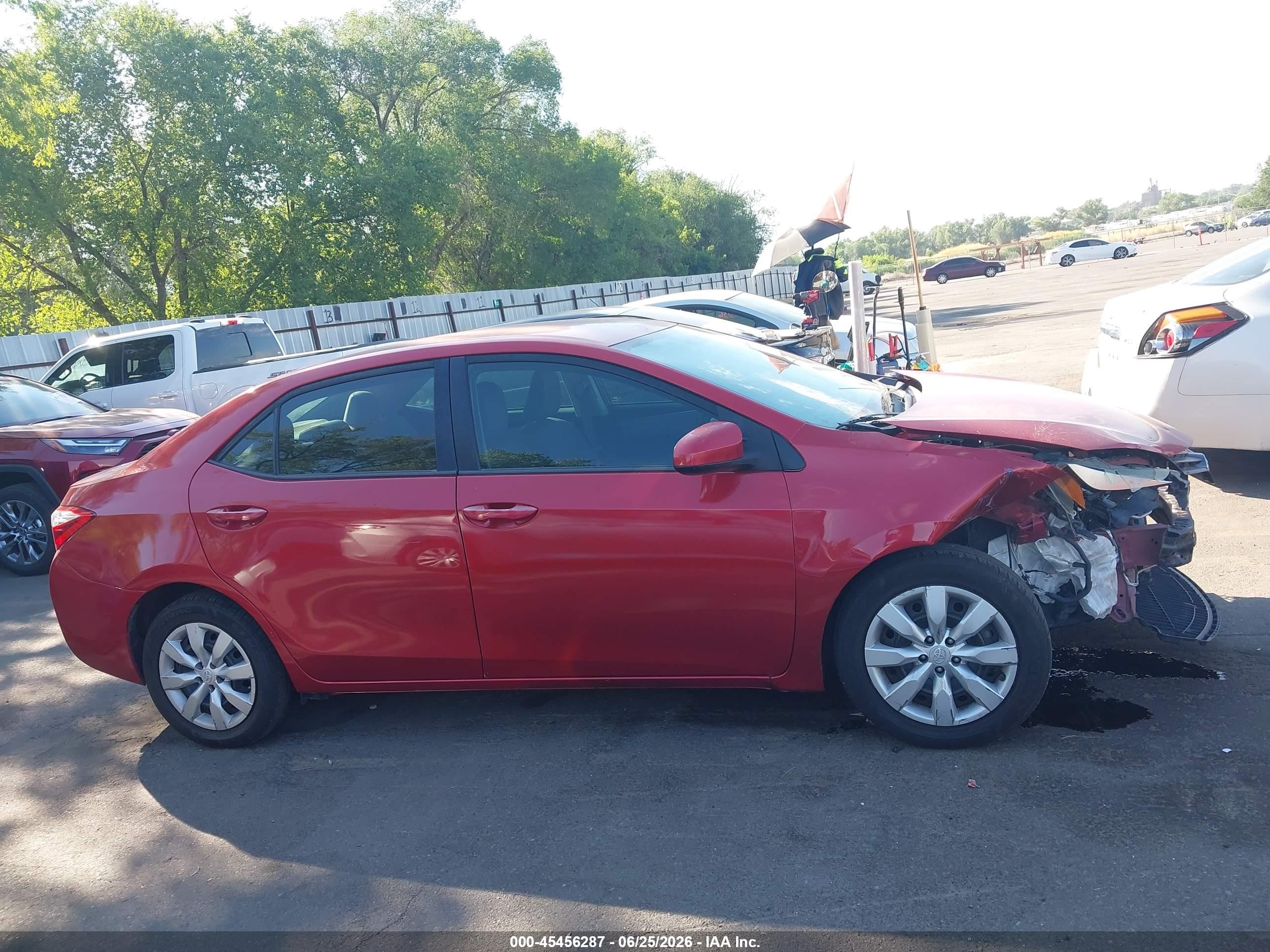 2015 Toyota Corolla Le Красный vin: 5YFBURHE1FP320329