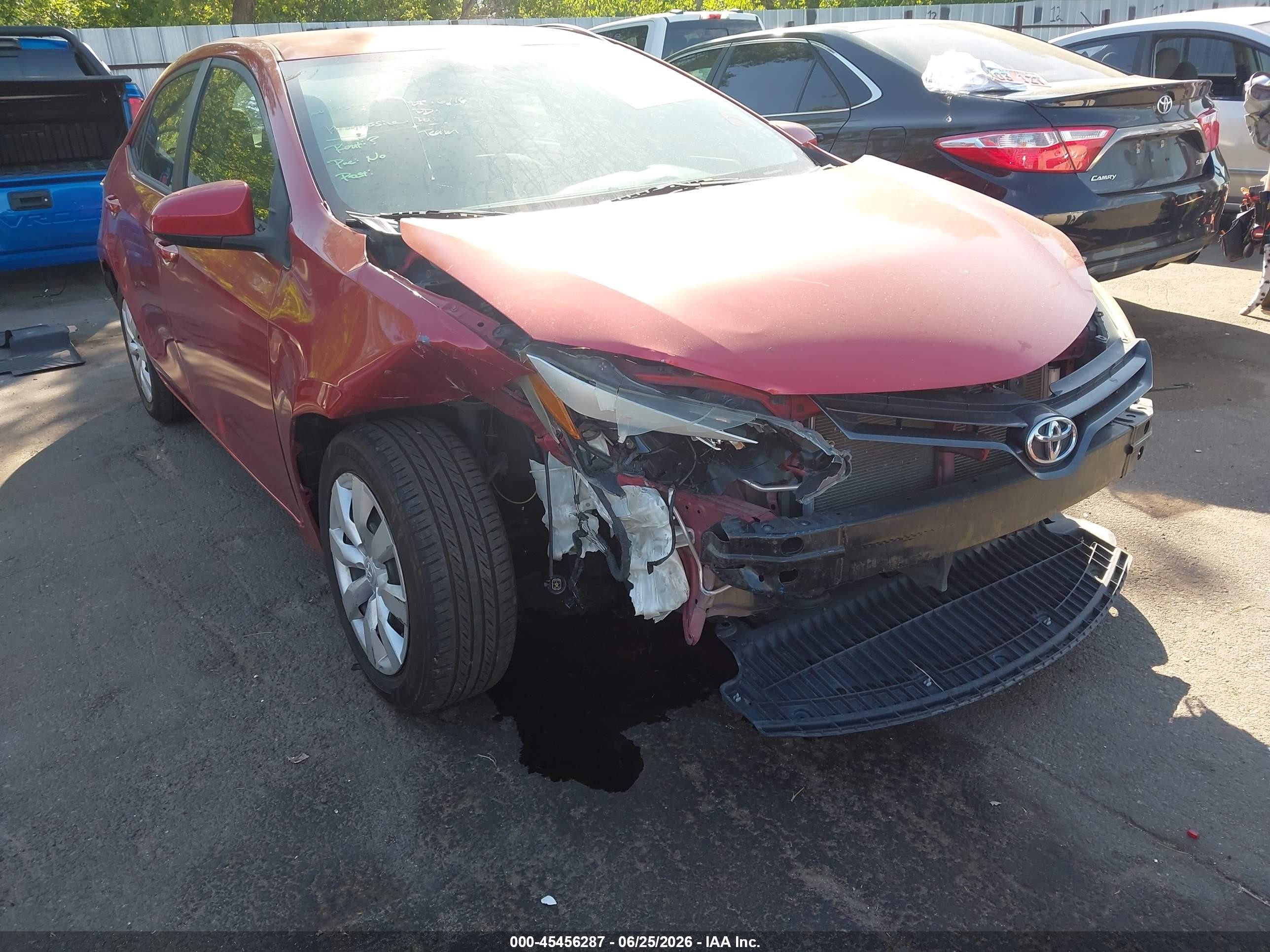 2015 Toyota Corolla Le Красный vin: 5YFBURHE1FP320329