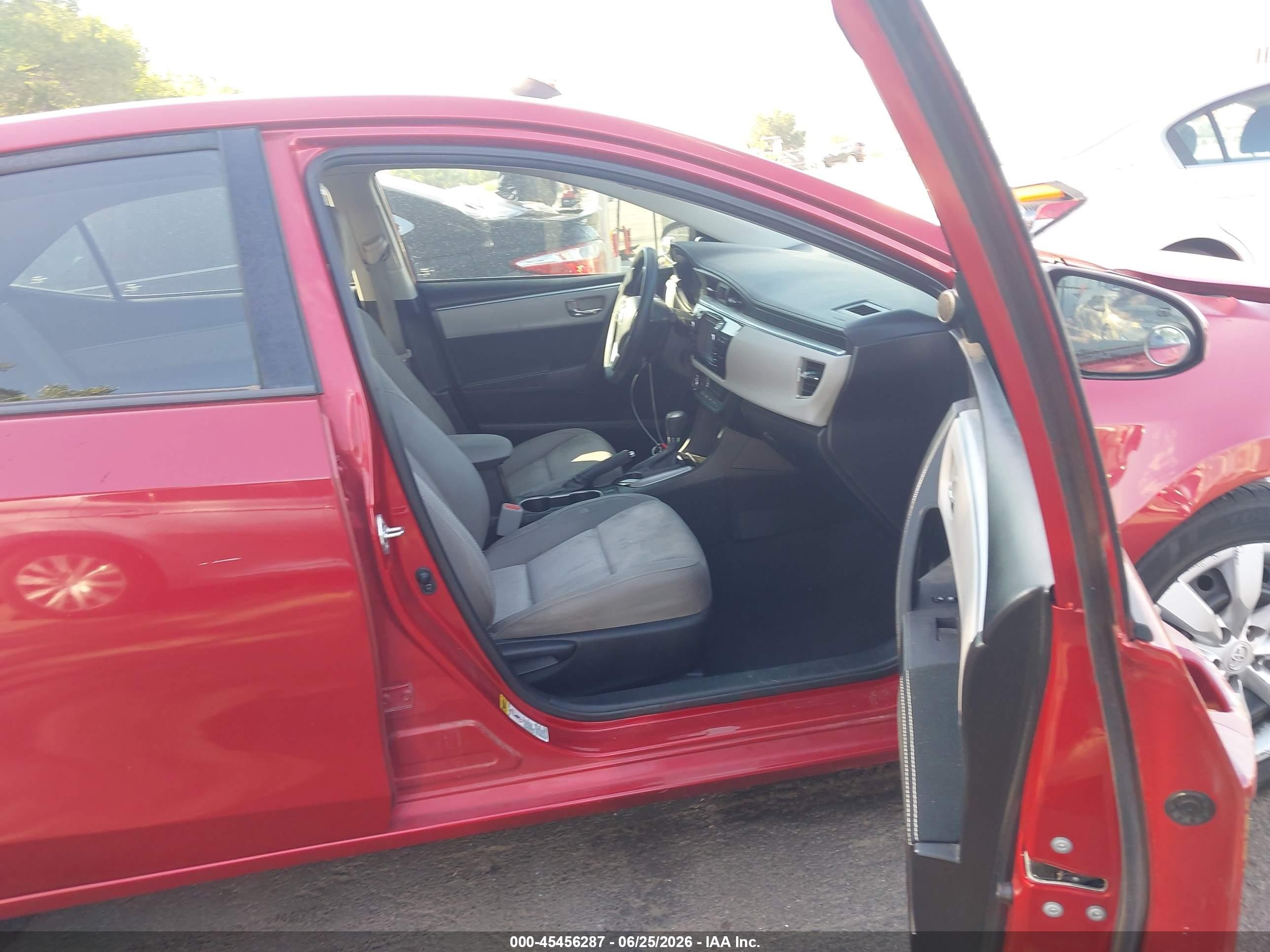 2015 Toyota Corolla Le Красный vin: 5YFBURHE1FP320329
