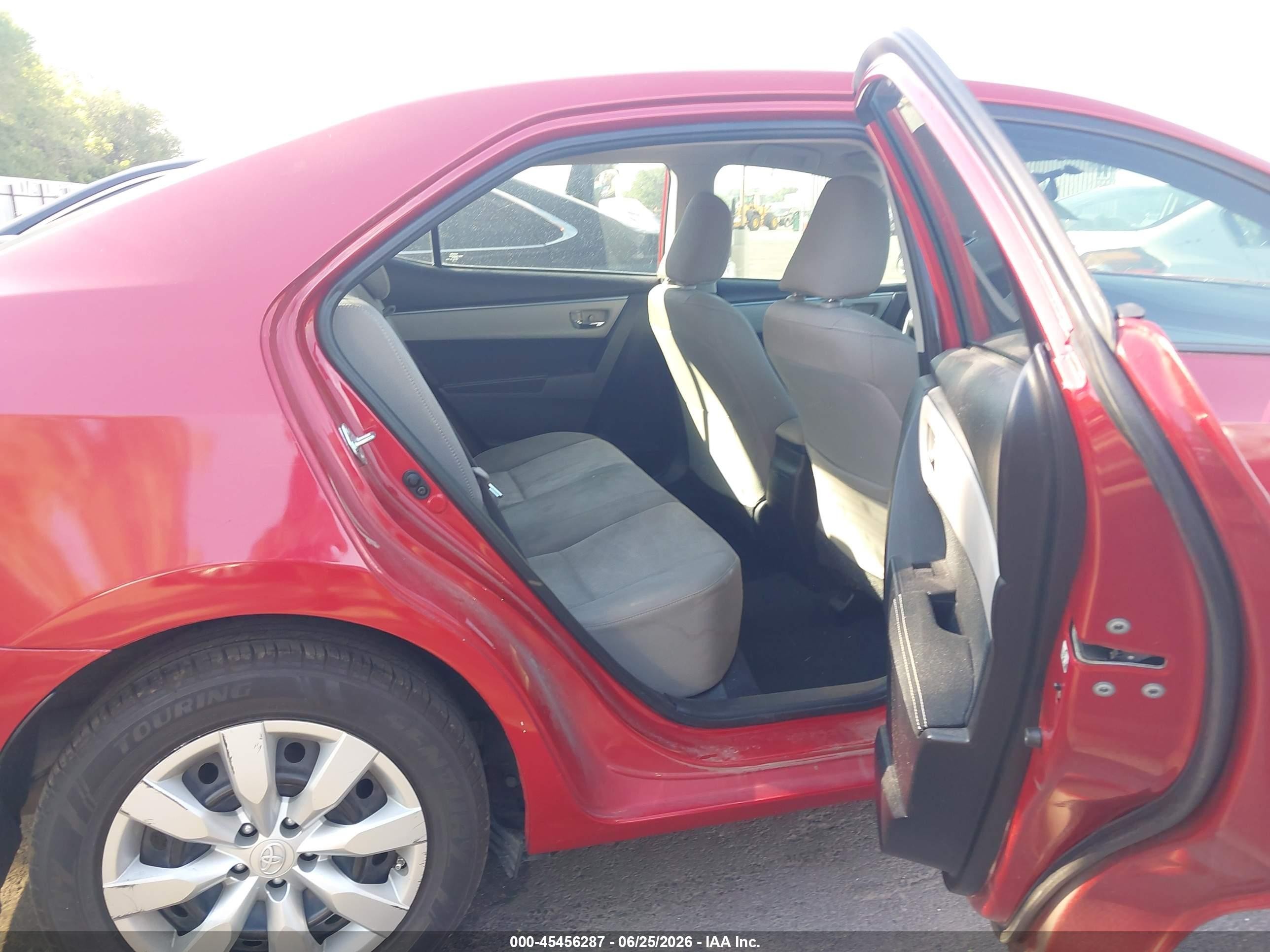 2015 Toyota Corolla Le Красный vin: 5YFBURHE1FP320329
