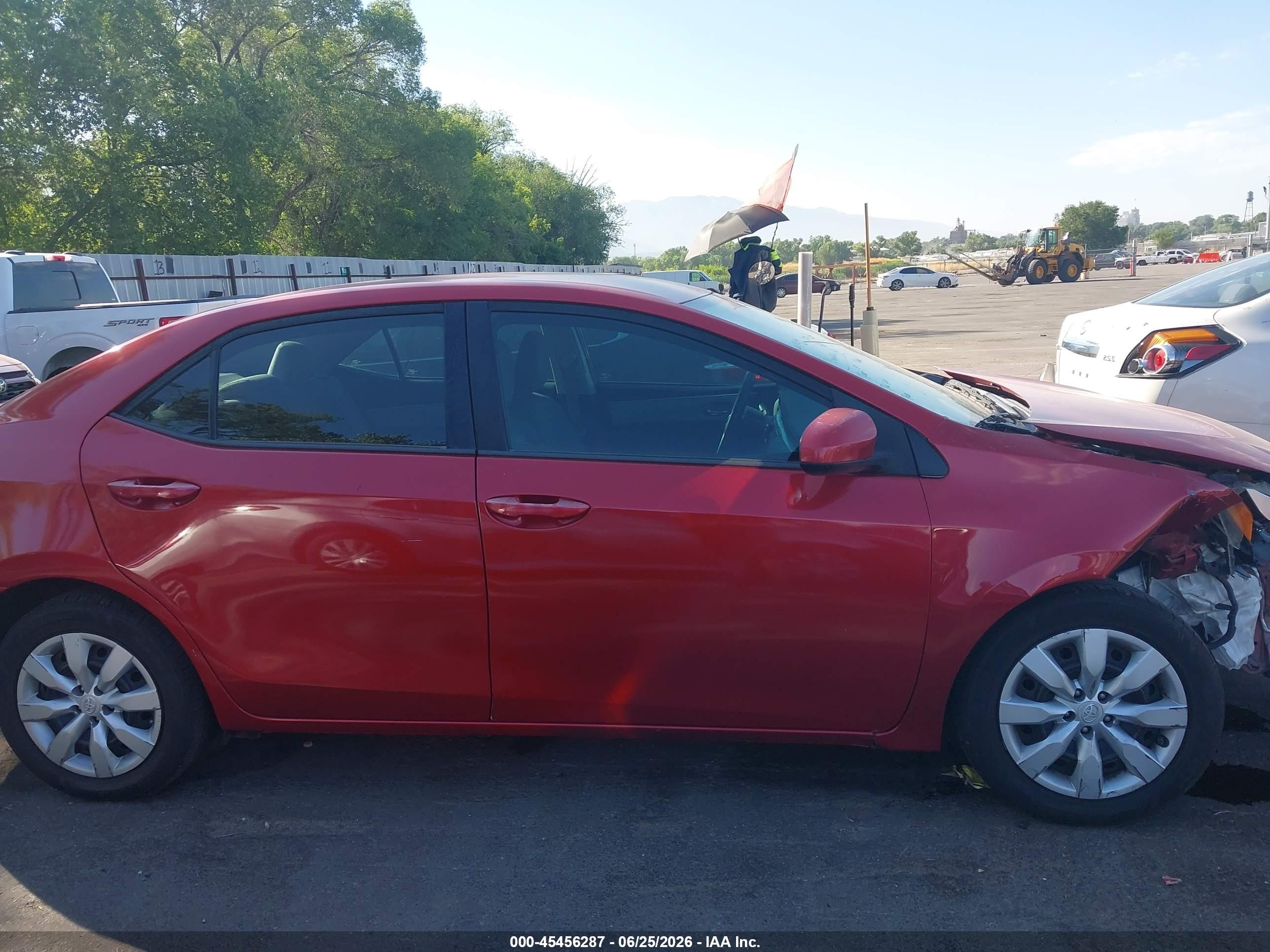 2015 Toyota Corolla Le Красный vin: 5YFBURHE1FP320329