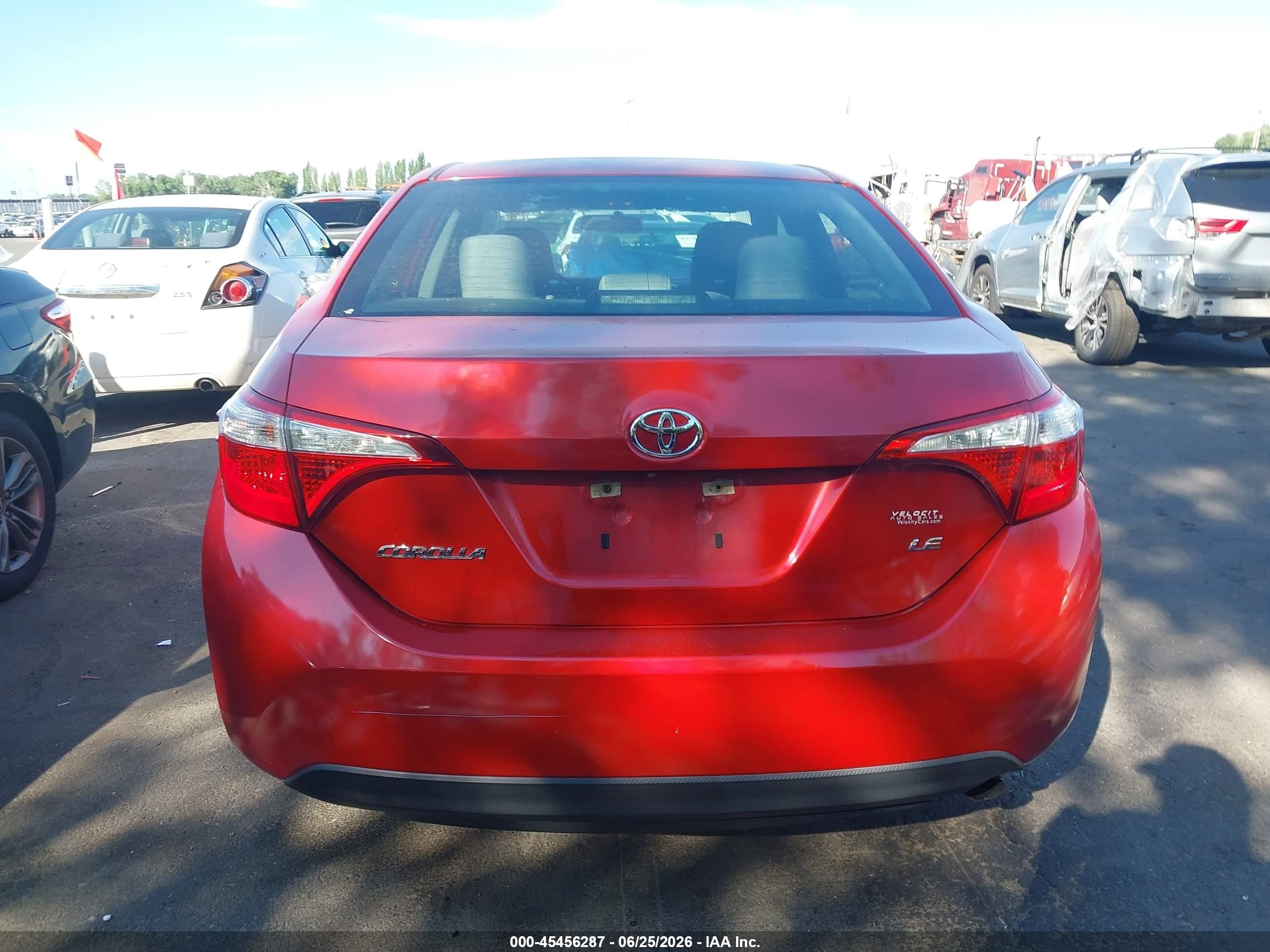 2015 Toyota Corolla Le Красный vin: 5YFBURHE1FP320329