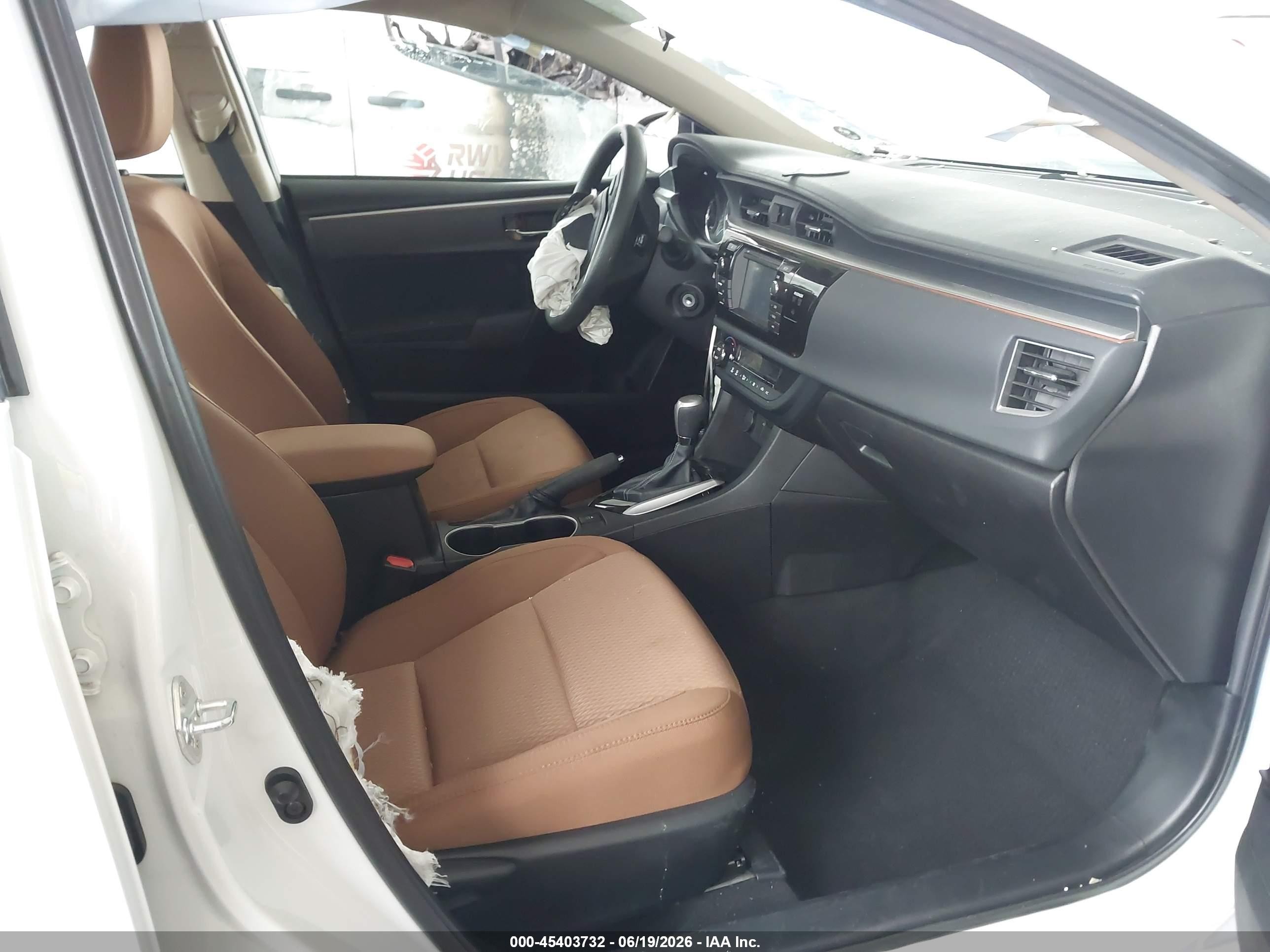 2015 Toyota Corolla Le White vin: 5YFBURHE1FP322792