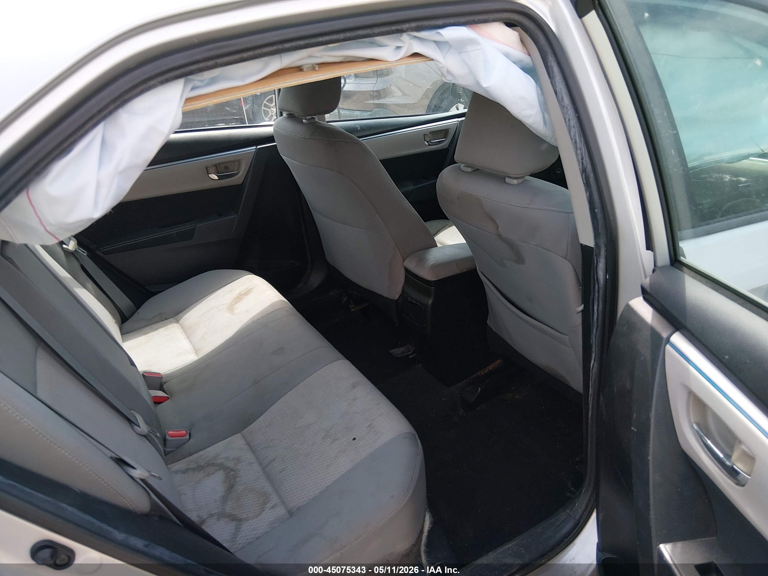 2015 Toyota Corolla Le Серебряный vin: 5YFBURHE1FP332660