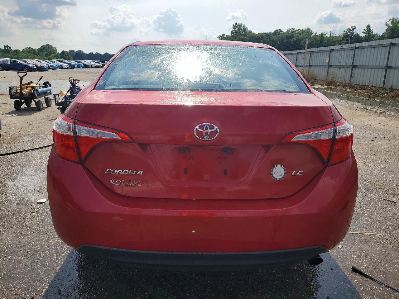 2015 Toyota Corolla Le Plus Red vin: 5YFBURHE1FP335543