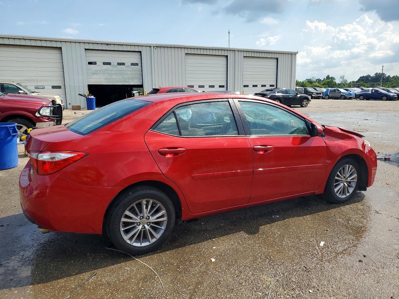 2015 Toyota Corolla Le Plus Red vin: 5YFBURHE1FP335543