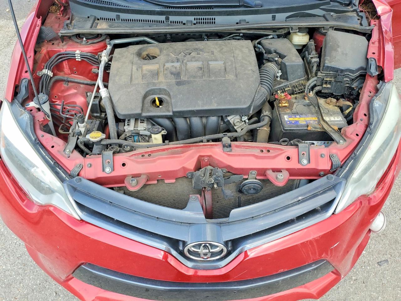 2015 Toyota Corolla Le Plus Red vin: 5YFBURHE1FP335543