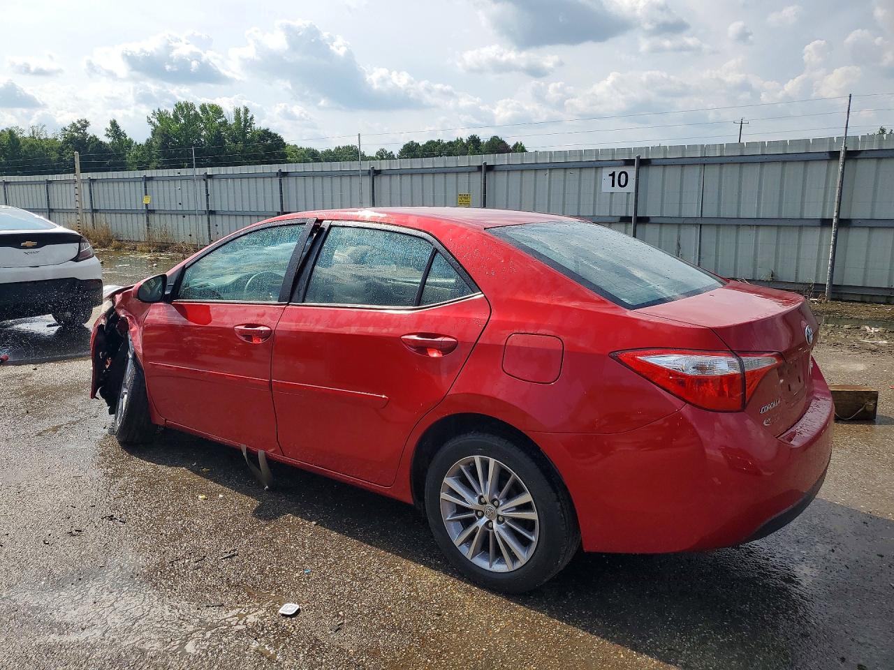 2015 Toyota Corolla Le Plus Red vin: 5YFBURHE1FP335543