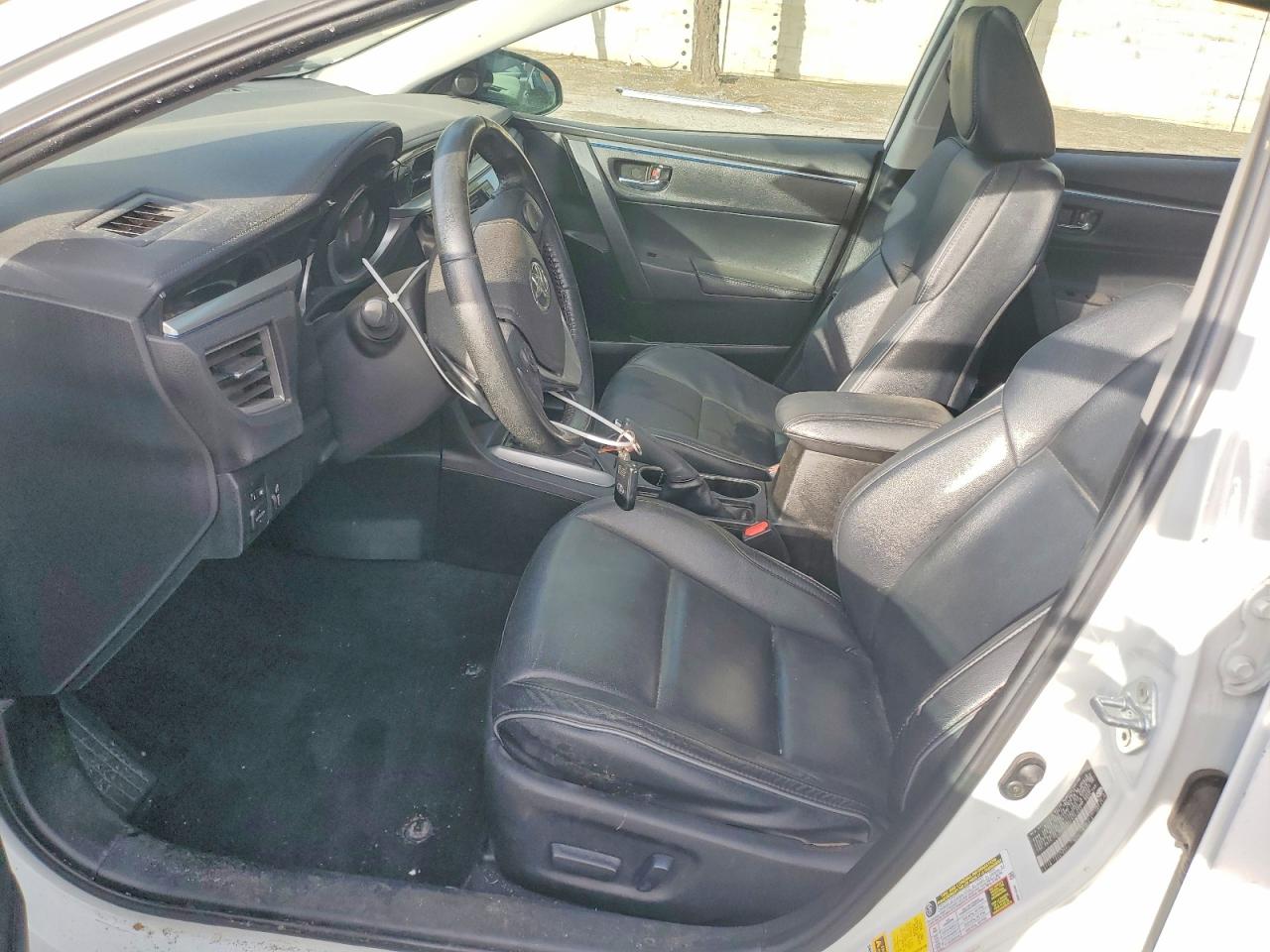 2015 Toyota Corolla L Белый vin: 5YFBURHE1FP347031