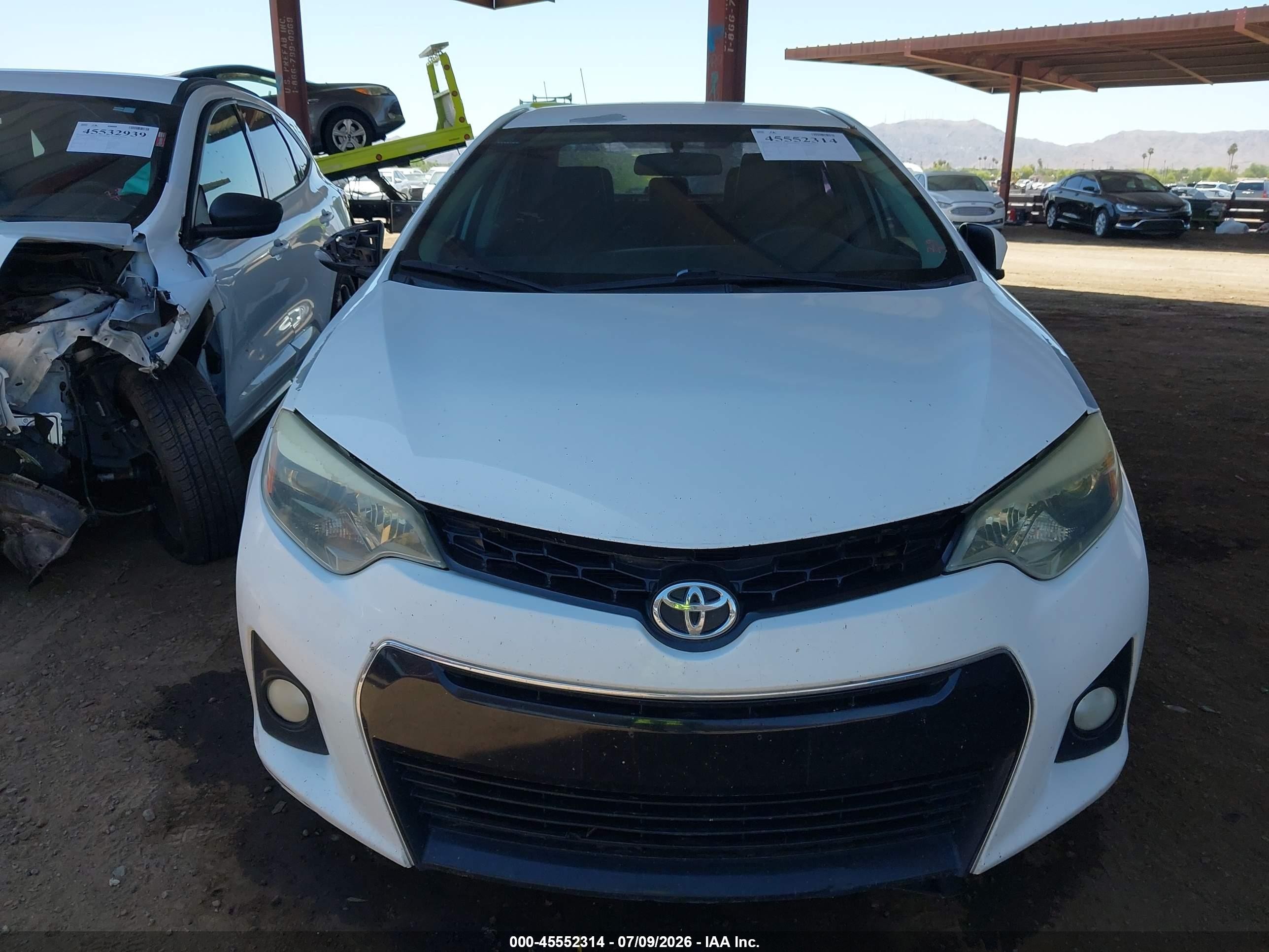 2015 Toyota Corolla S Plus White vin: 5YFBURHE1FP352021