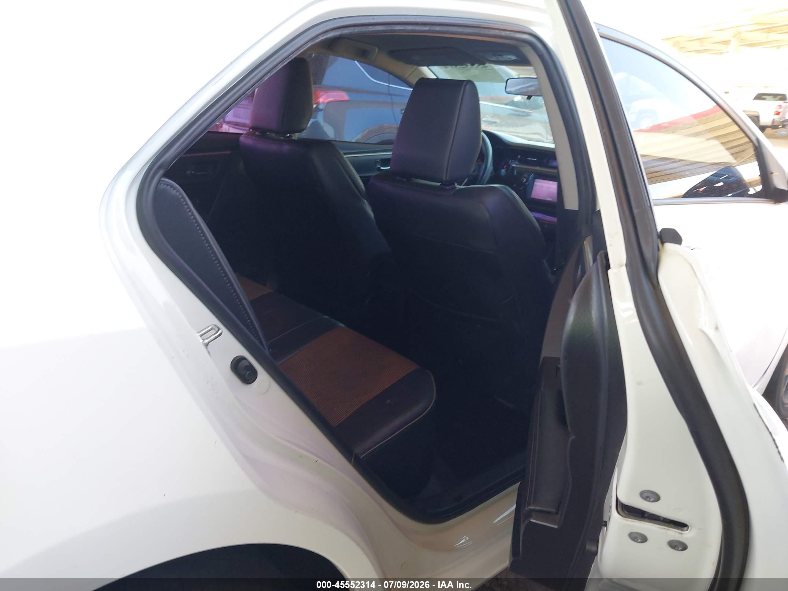 2015 Toyota Corolla S Plus White vin: 5YFBURHE1FP352021