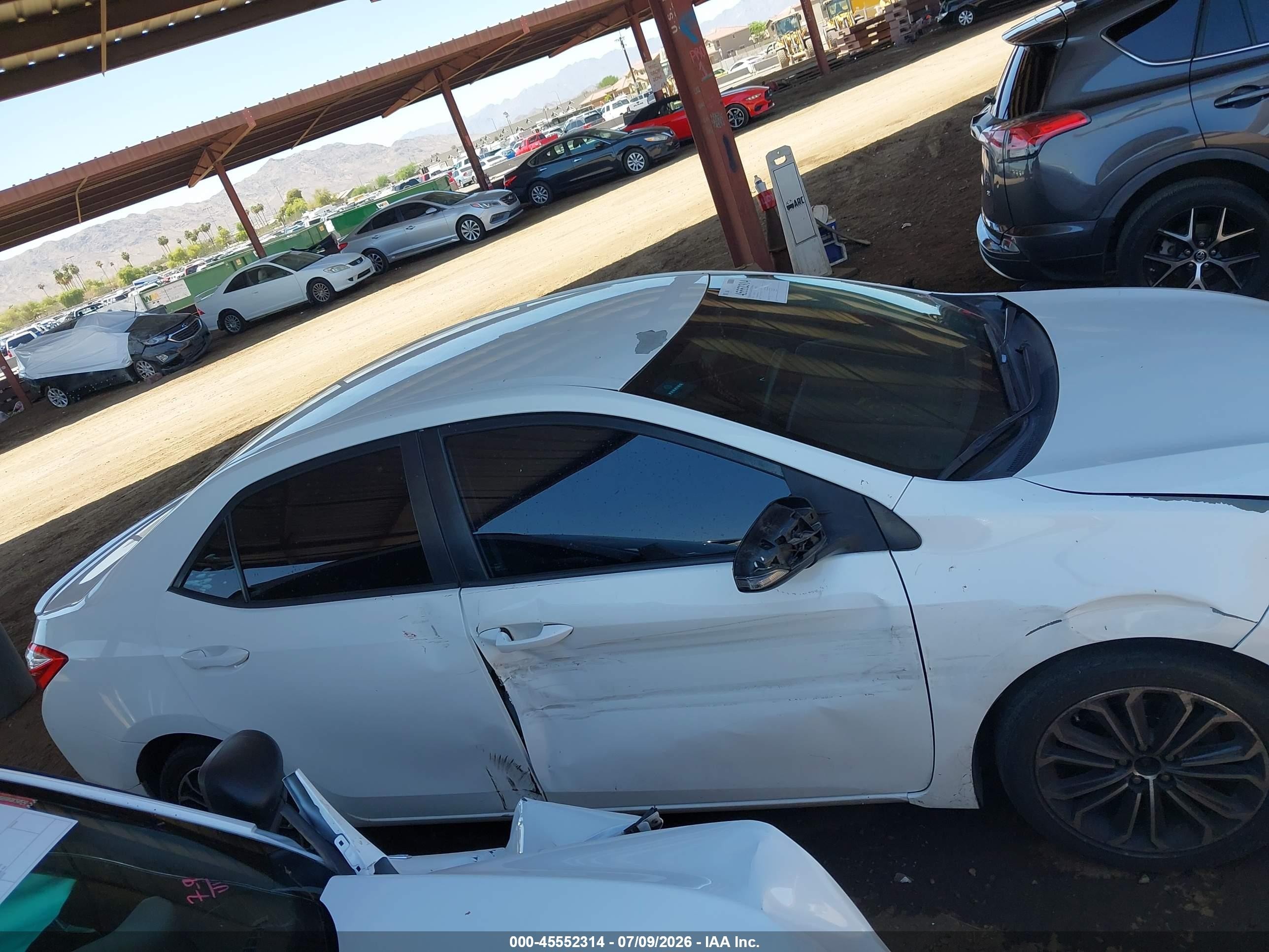 2015 Toyota Corolla S Plus White vin: 5YFBURHE1FP352021